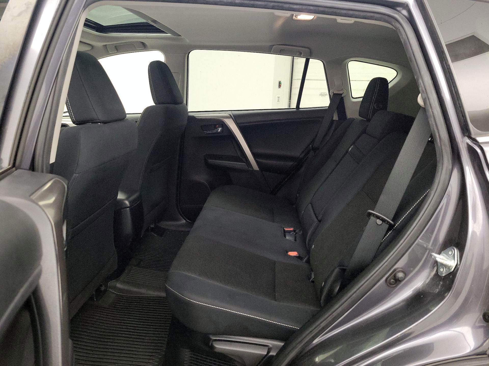 Thumbnail: 2018 Toyota RAV4 - 20