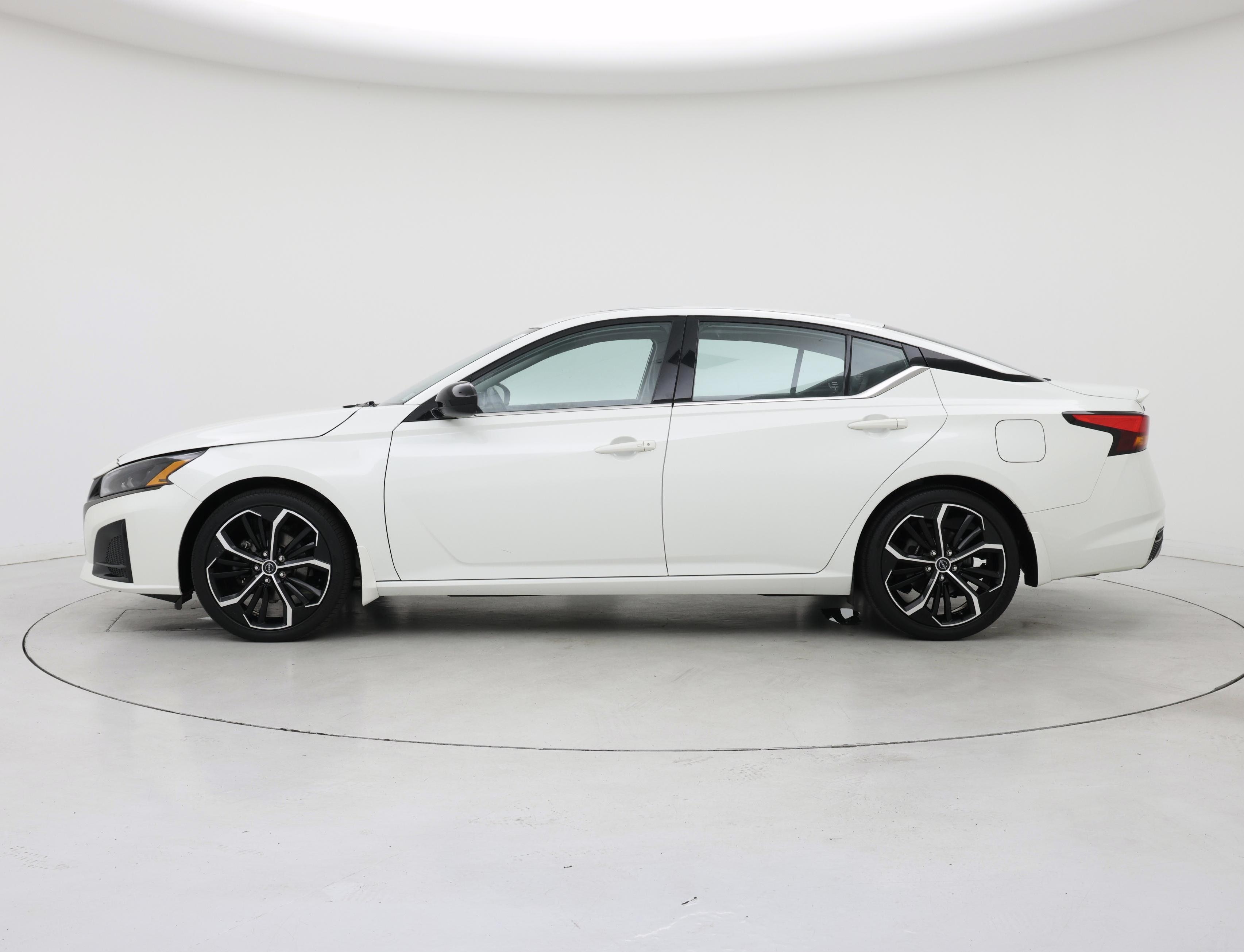 Thumbnail: 2023 Nissan Altima - 3
