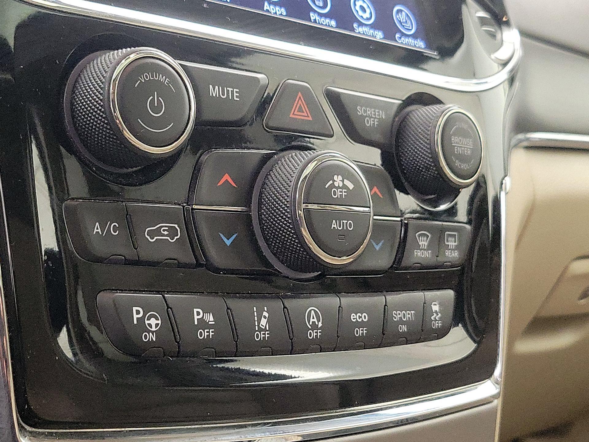 Thumbnail: 2020 Jeep Grand Cherokee - 17