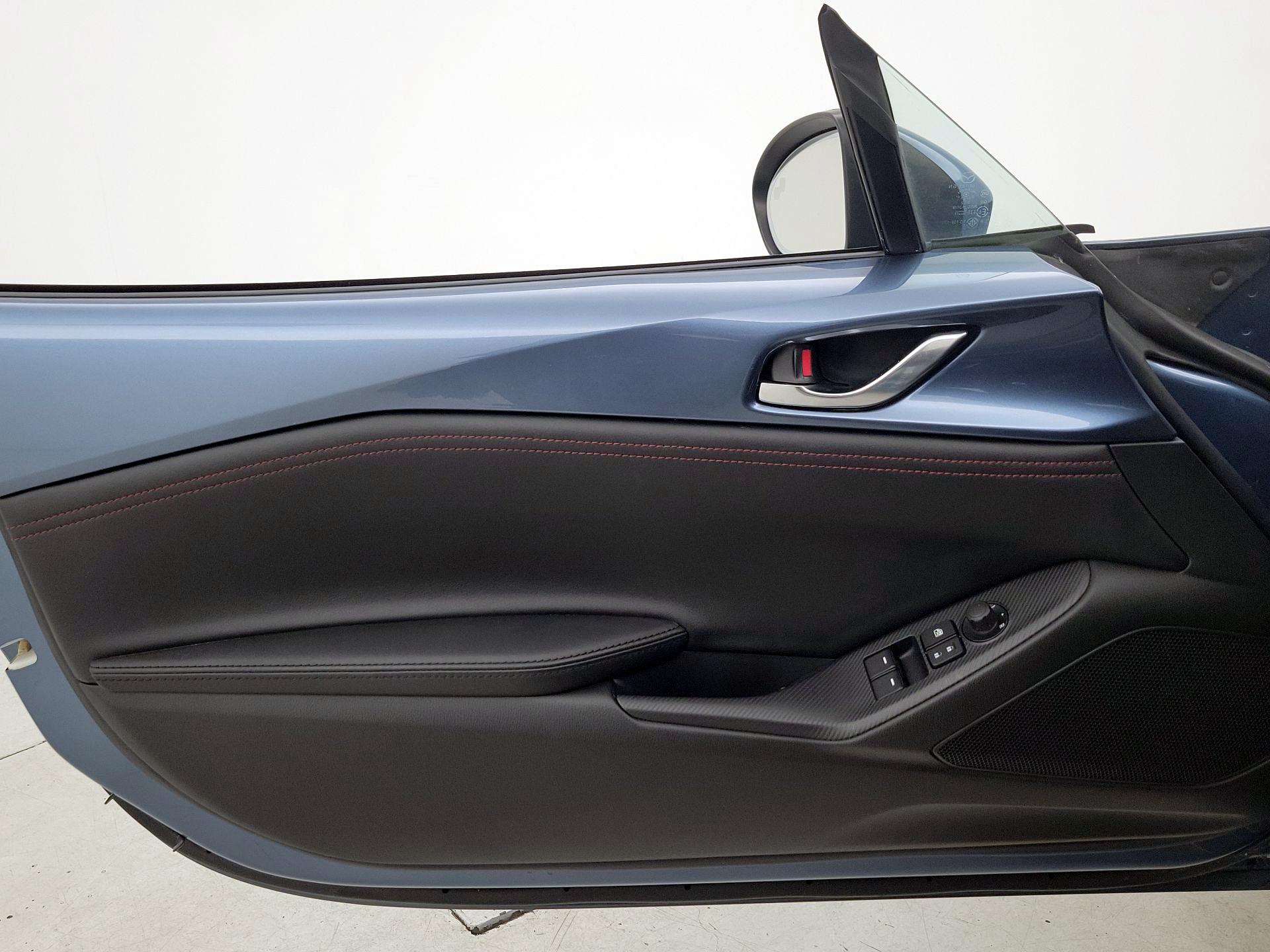 Thumbnail: 2017 Mazda MX-5 Miata - 12