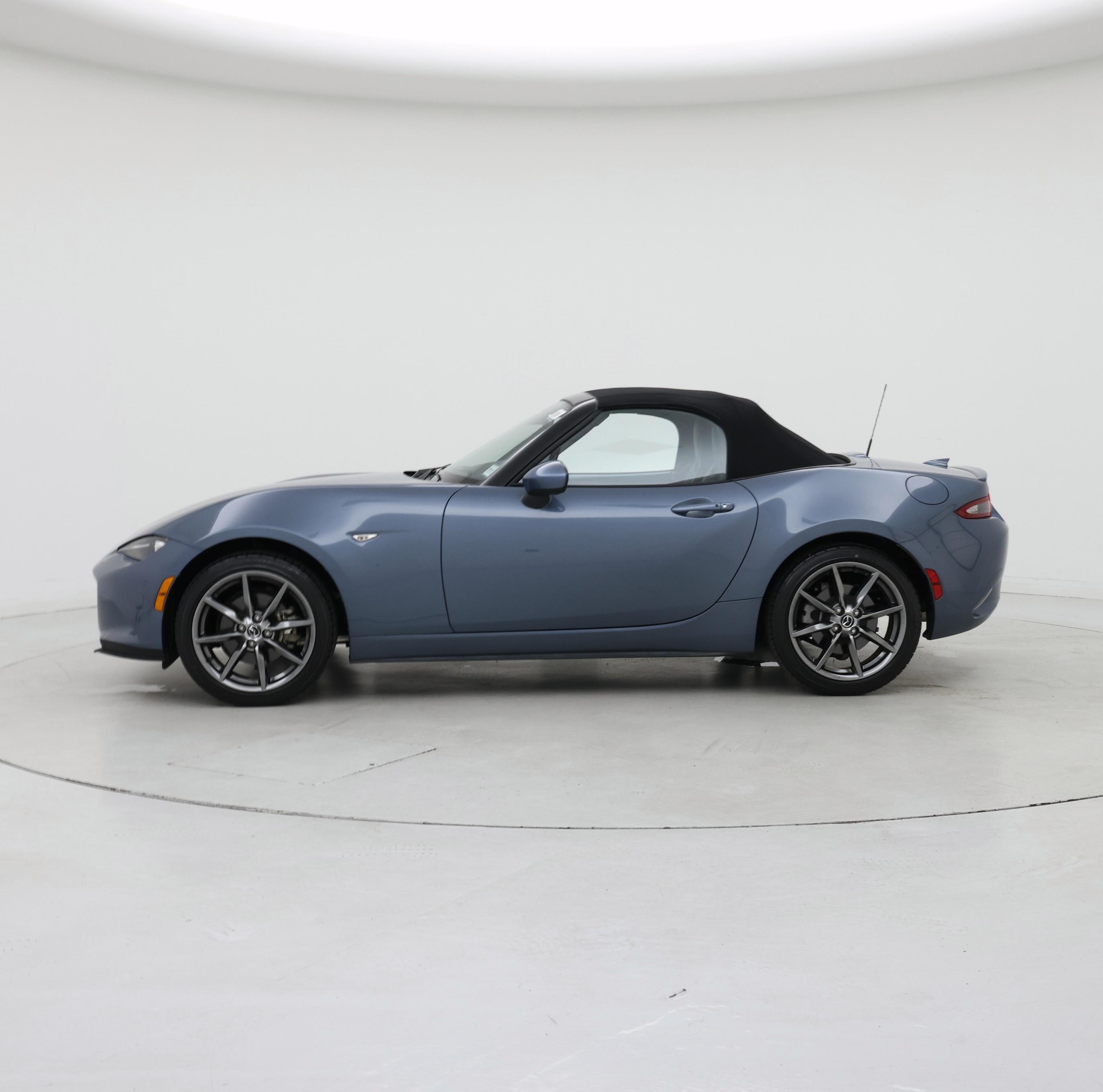 Thumbnail: 2017 Mazda MX-5 Miata - 3