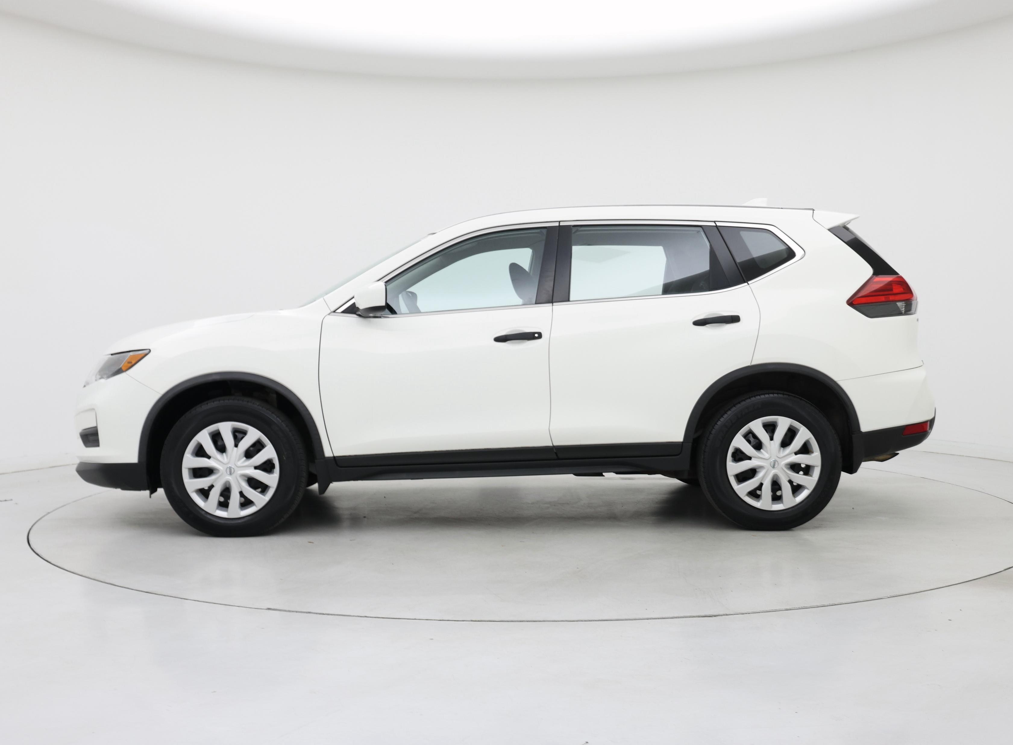 Thumbnail: 2017 Nissan Rogue - 3