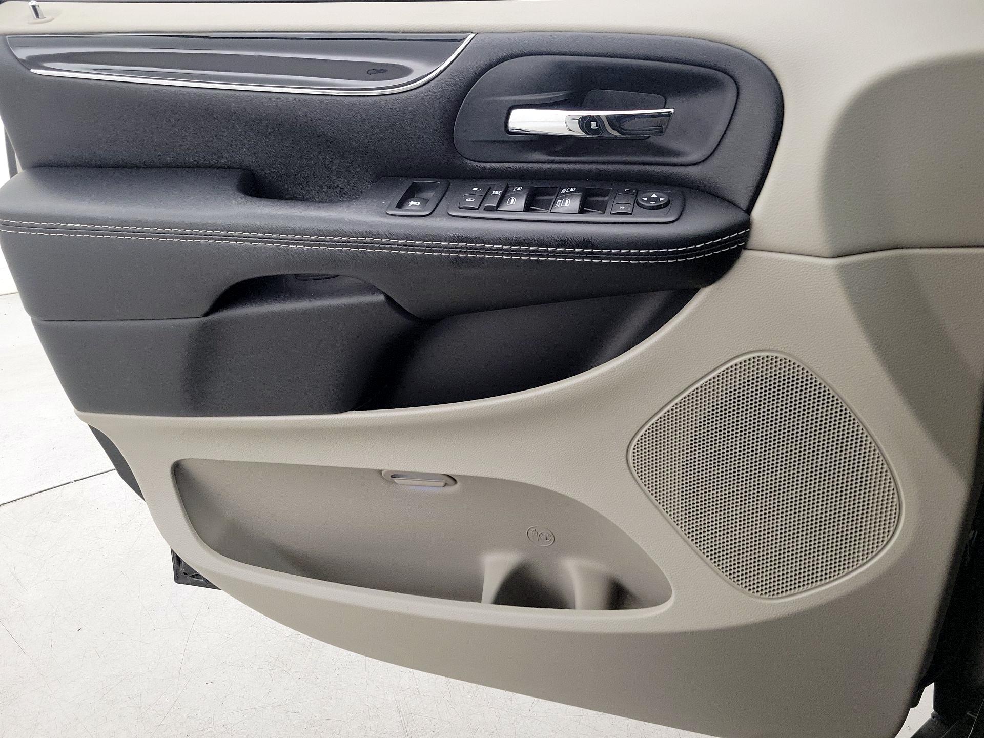 Thumbnail: 2019 Dodge Grand Caravan - 12