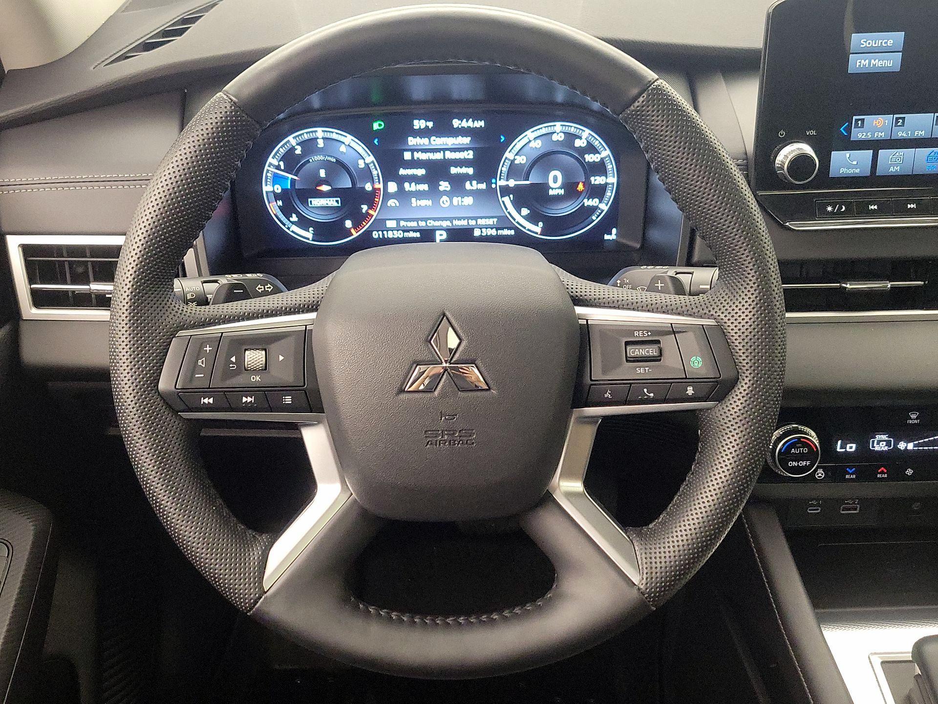 Thumbnail: 2023 Mitsubishi Outlander - 10