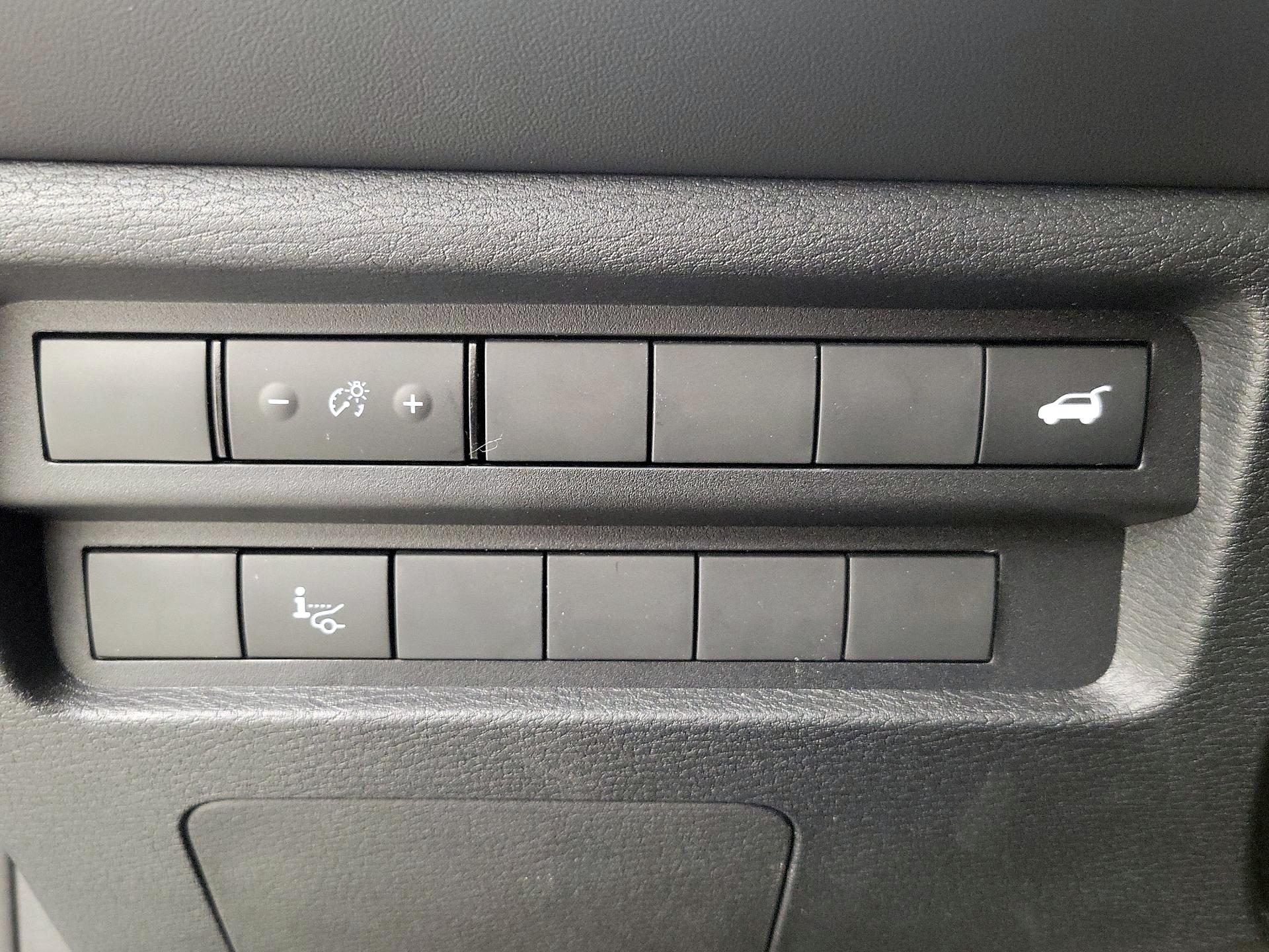 Thumbnail: 2023 Mitsubishi Outlander - 13