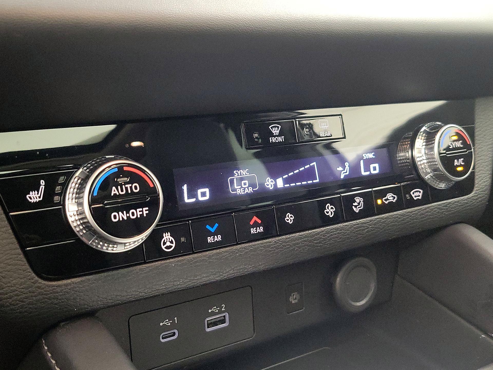 Thumbnail: 2023 Mitsubishi Outlander - 16