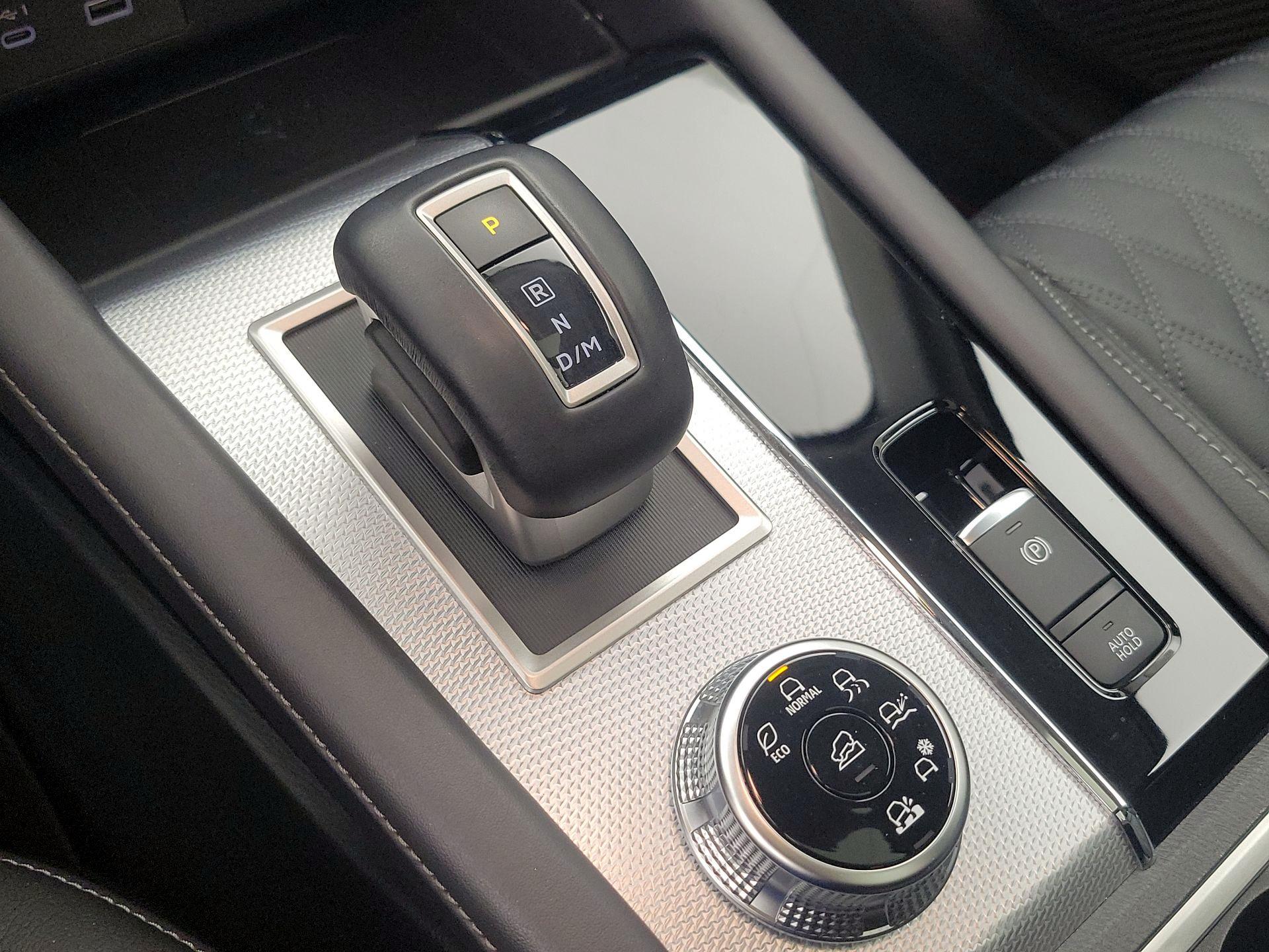 Thumbnail: 2023 Mitsubishi Outlander - 17