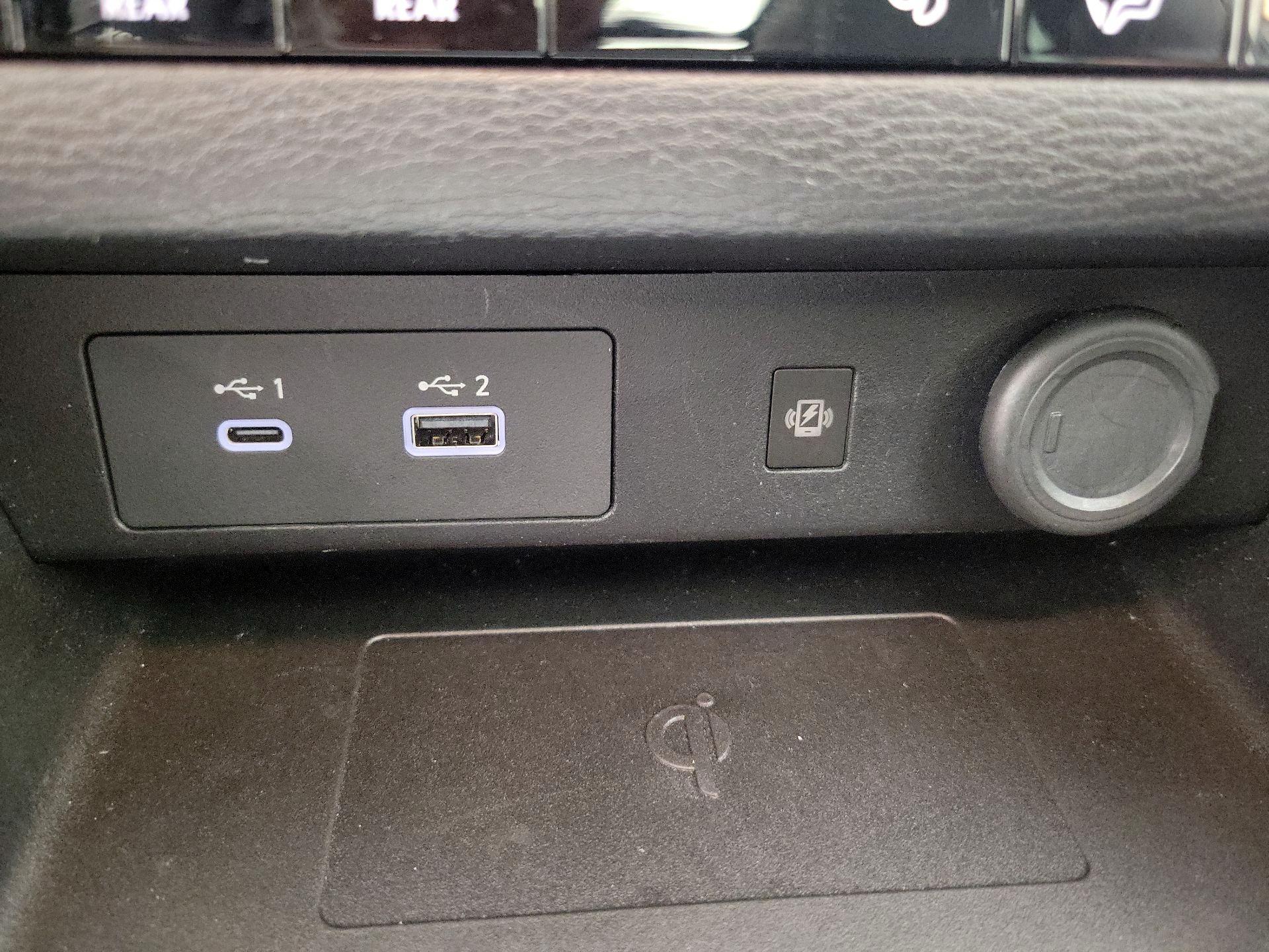 Thumbnail: 2023 Mitsubishi Outlander - 18