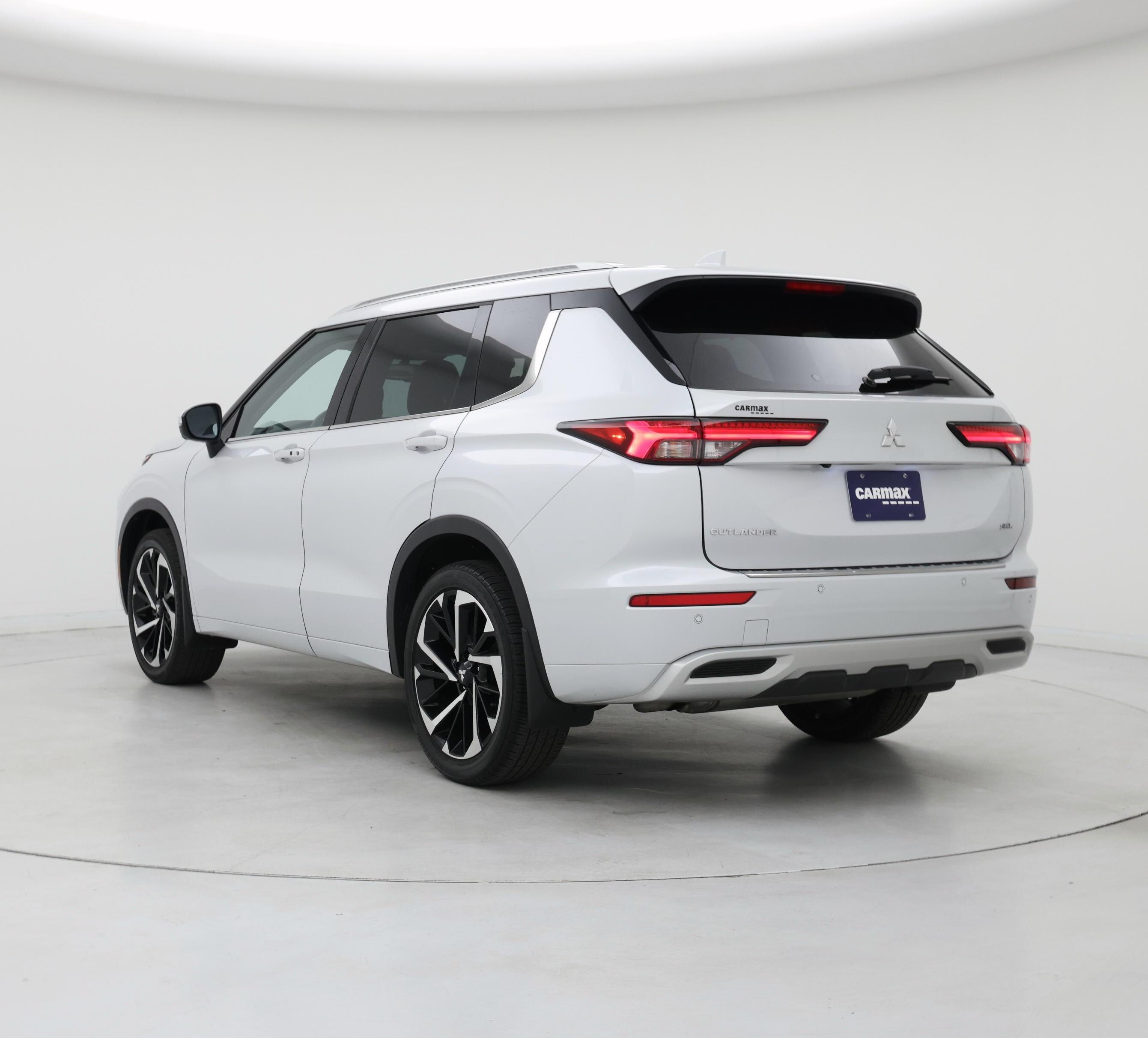 Thumbnail: 2023 Mitsubishi Outlander - 2