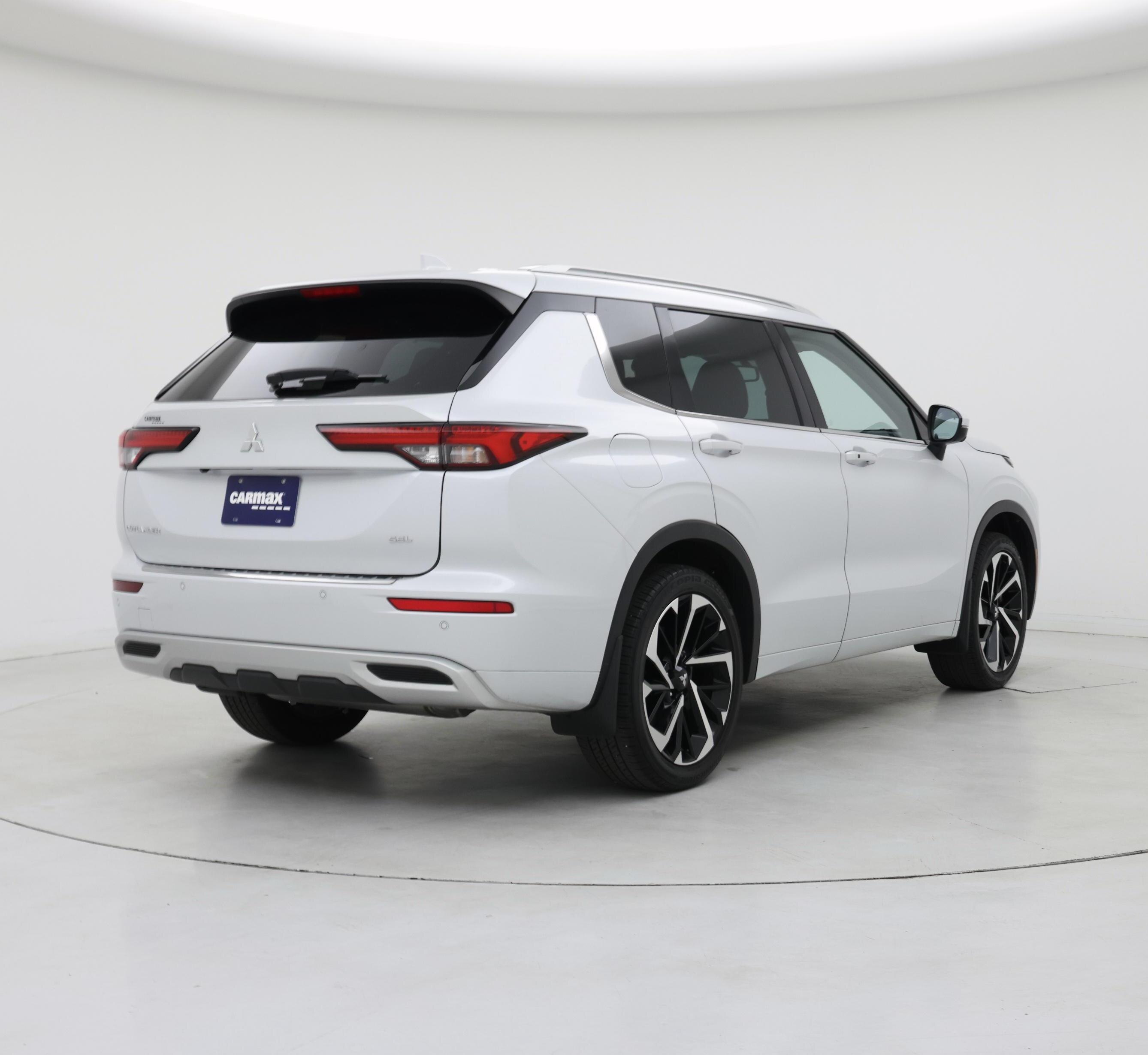 Thumbnail: 2023 Mitsubishi Outlander - 8