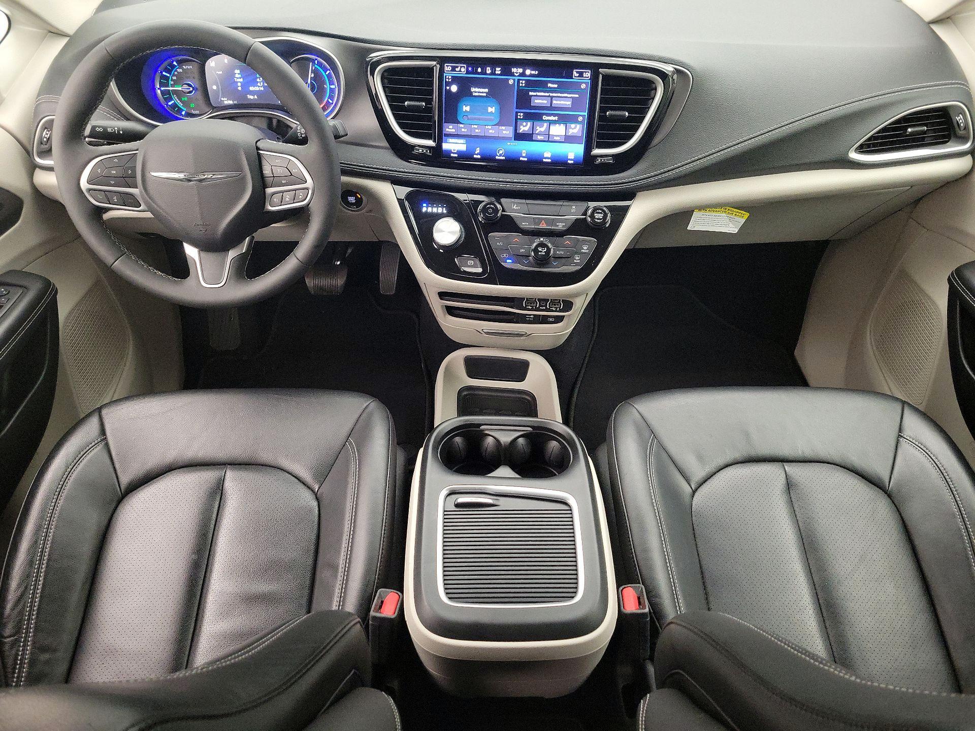 Thumbnail: 2022 Chrysler Pacifica - 9