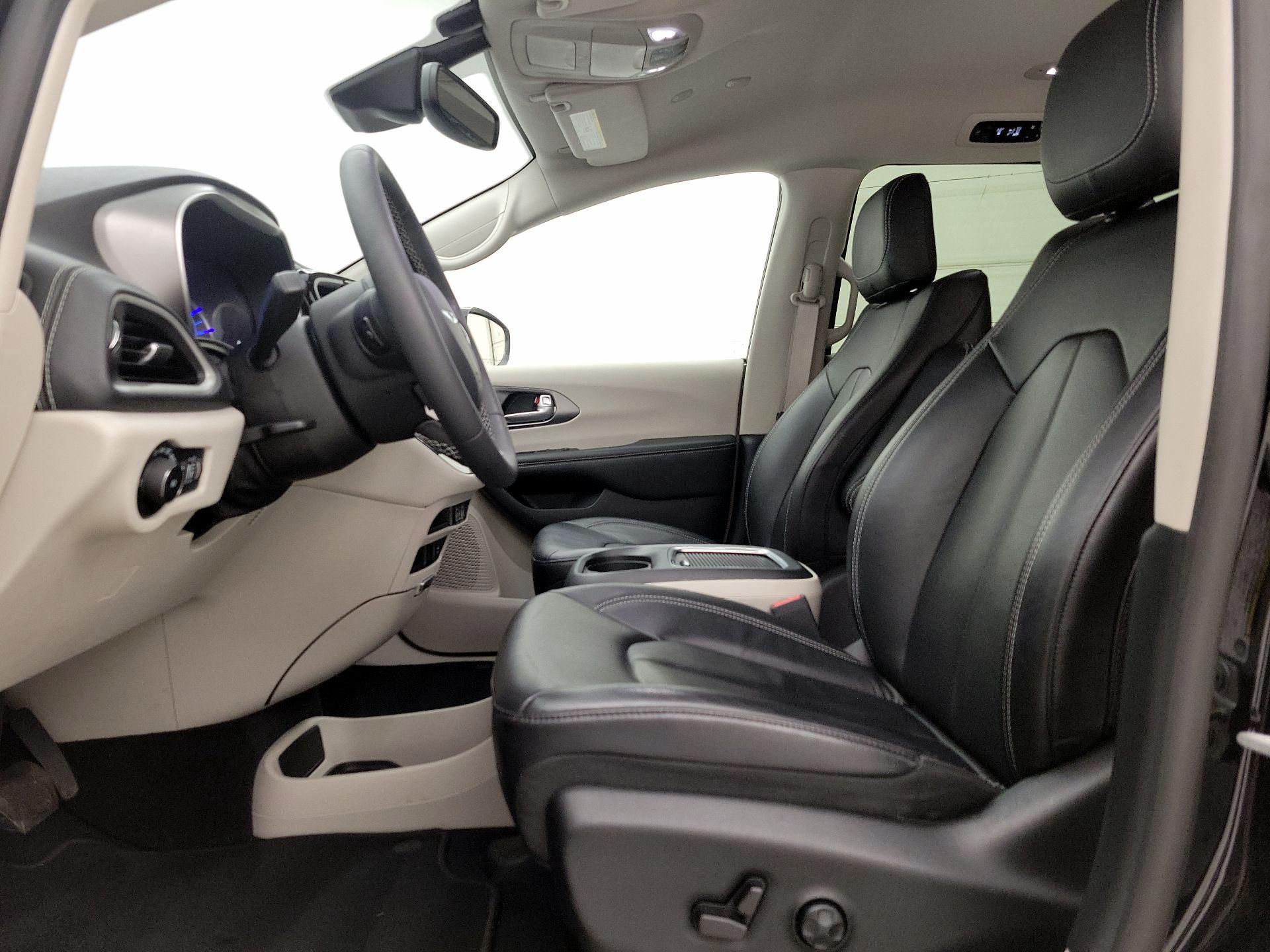 Thumbnail: 2022 Chrysler Pacifica - 11