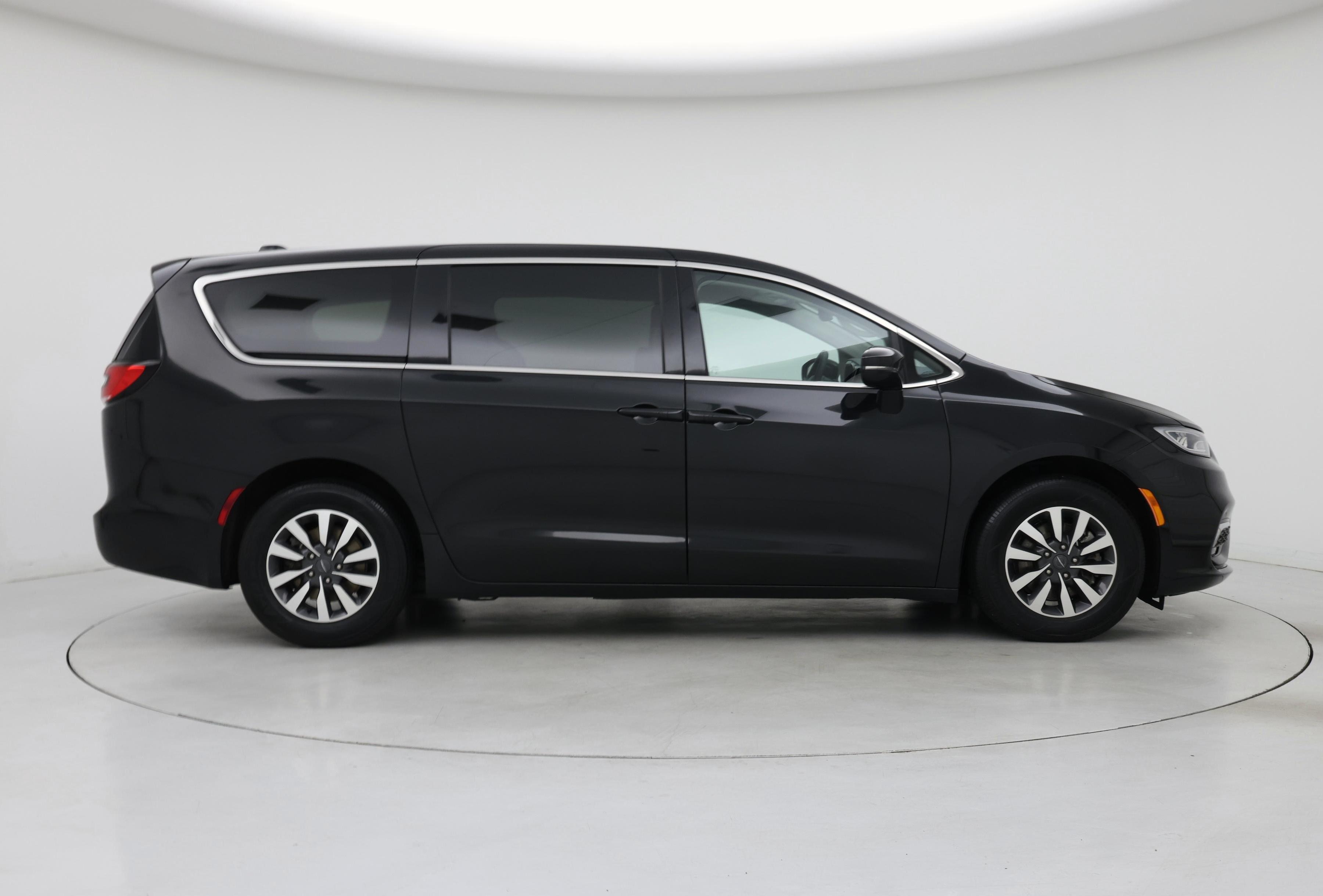Thumbnail: 2022 Chrysler Pacifica - 7