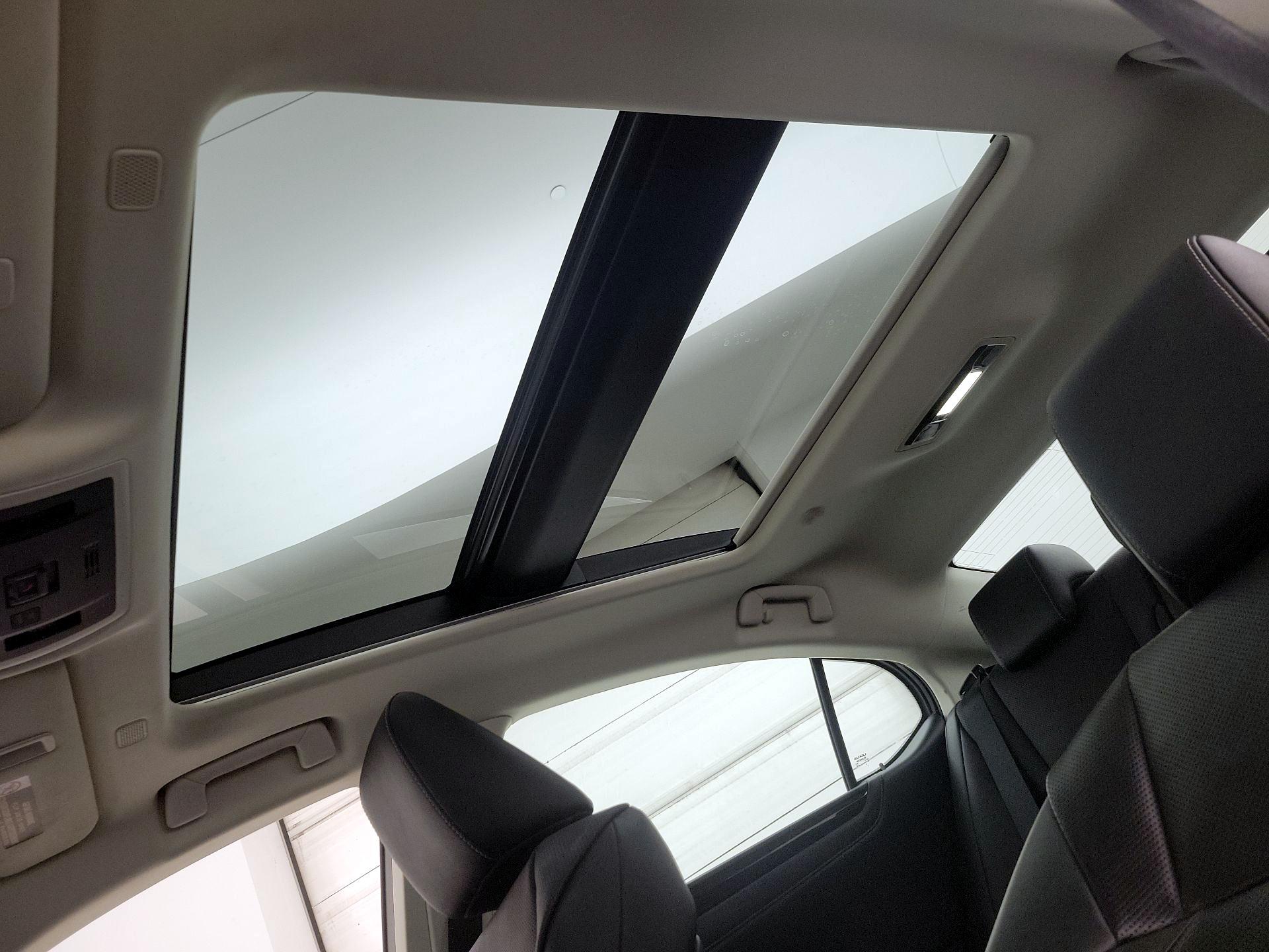 Thumbnail: 2021 Lexus ES - 20