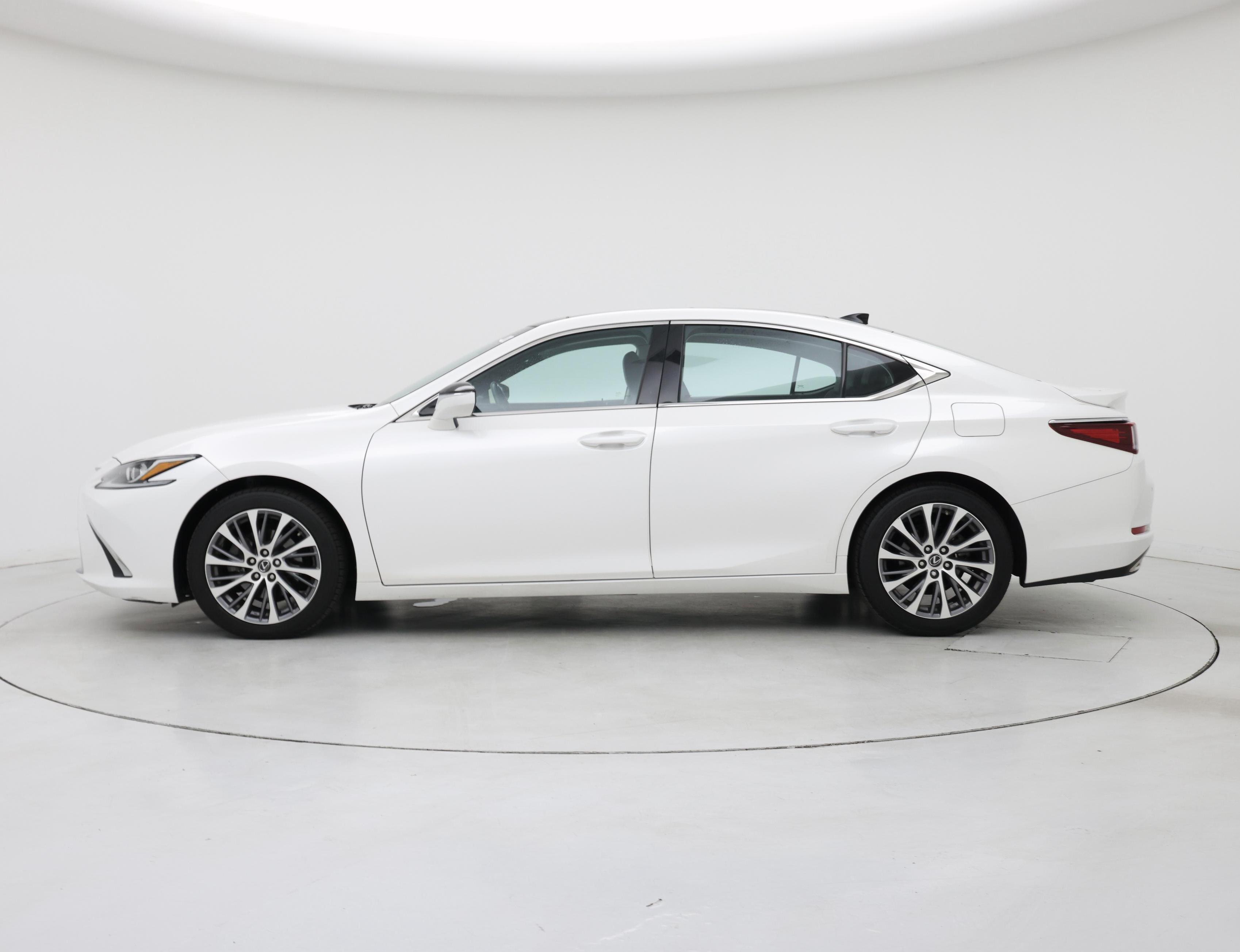 Thumbnail: 2021 Lexus ES - 3