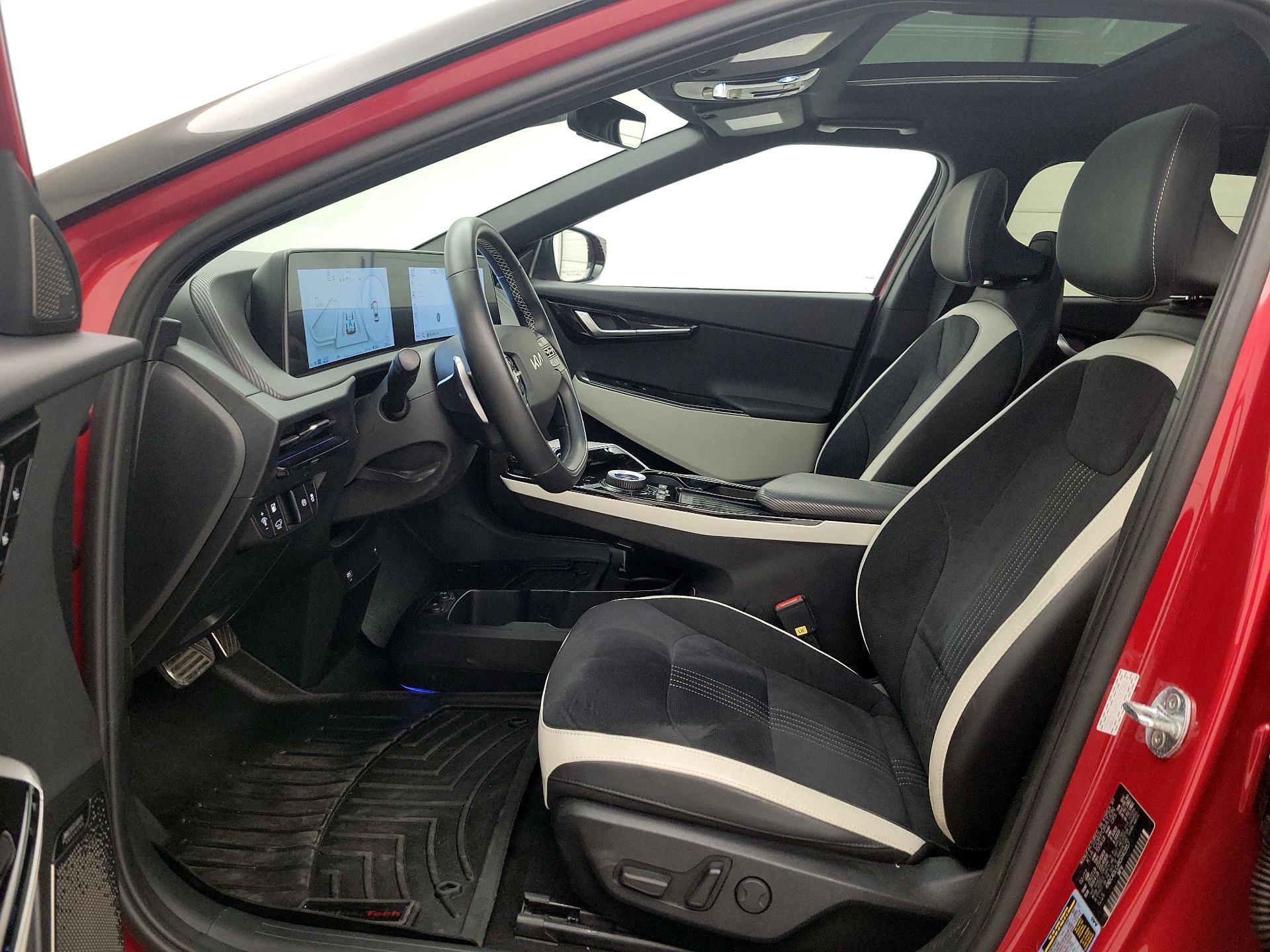 Thumbnail: 2022 Kia EV6 - 11