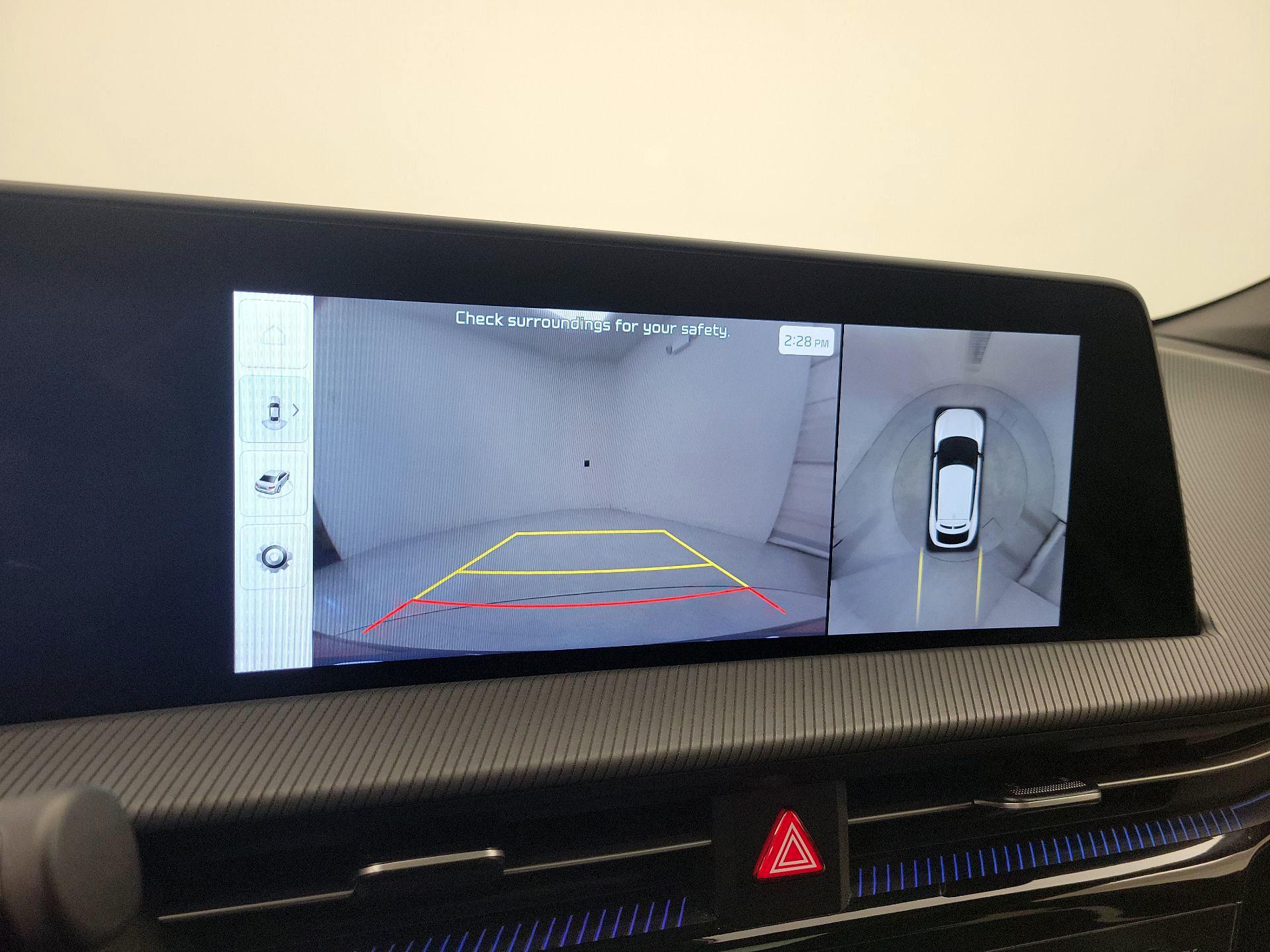 Thumbnail: 2022 Kia EV6 - 15