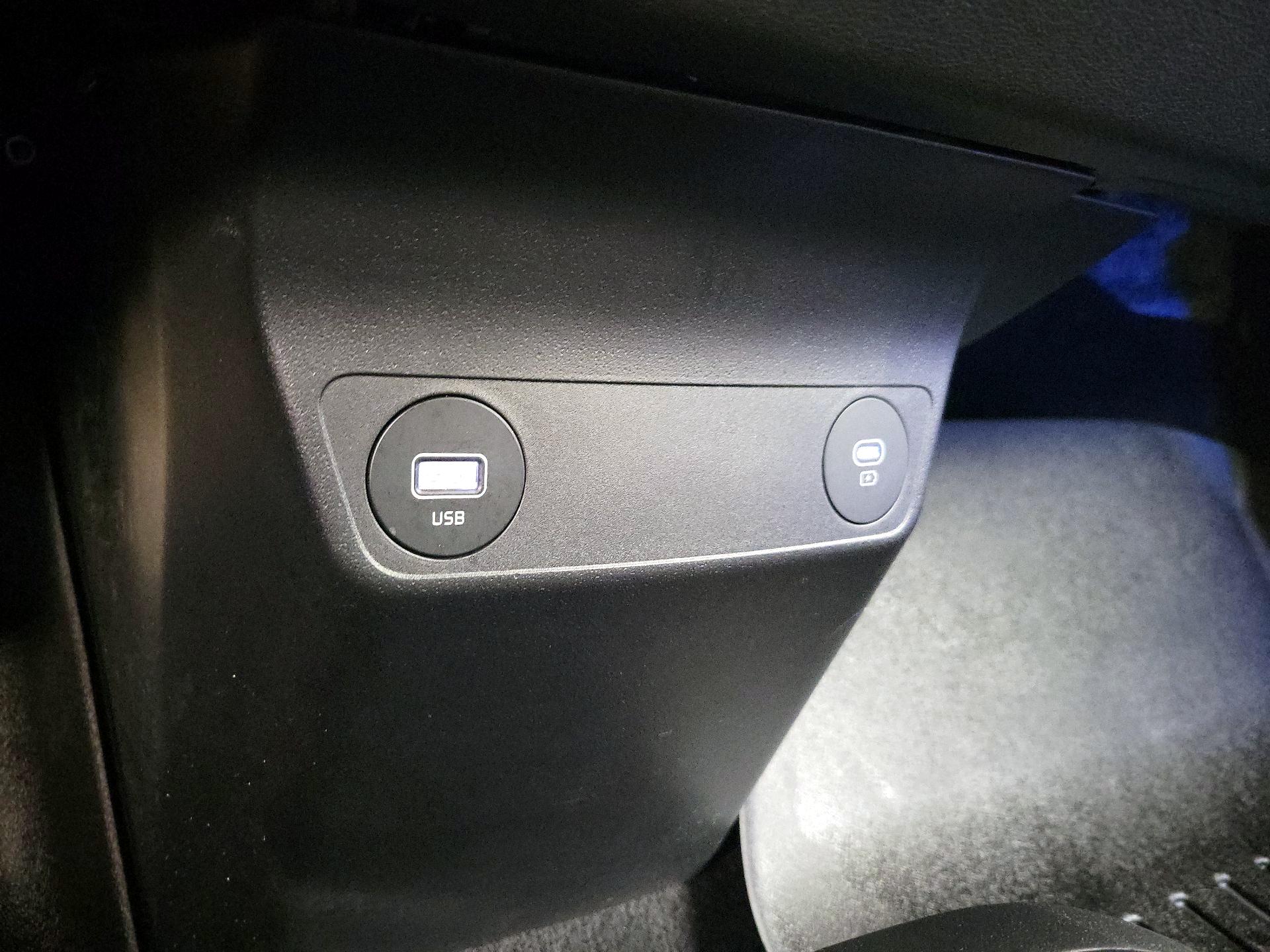 Thumbnail: 2022 Kia EV6 - 19