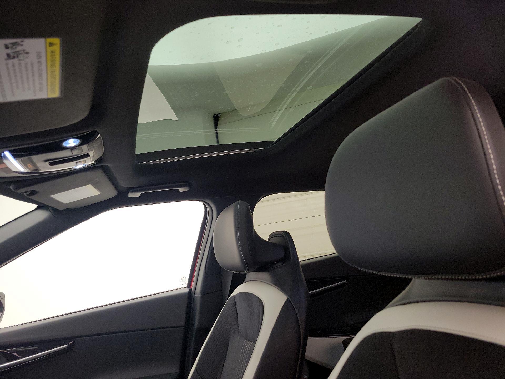 Thumbnail: 2022 Kia EV6 - 20