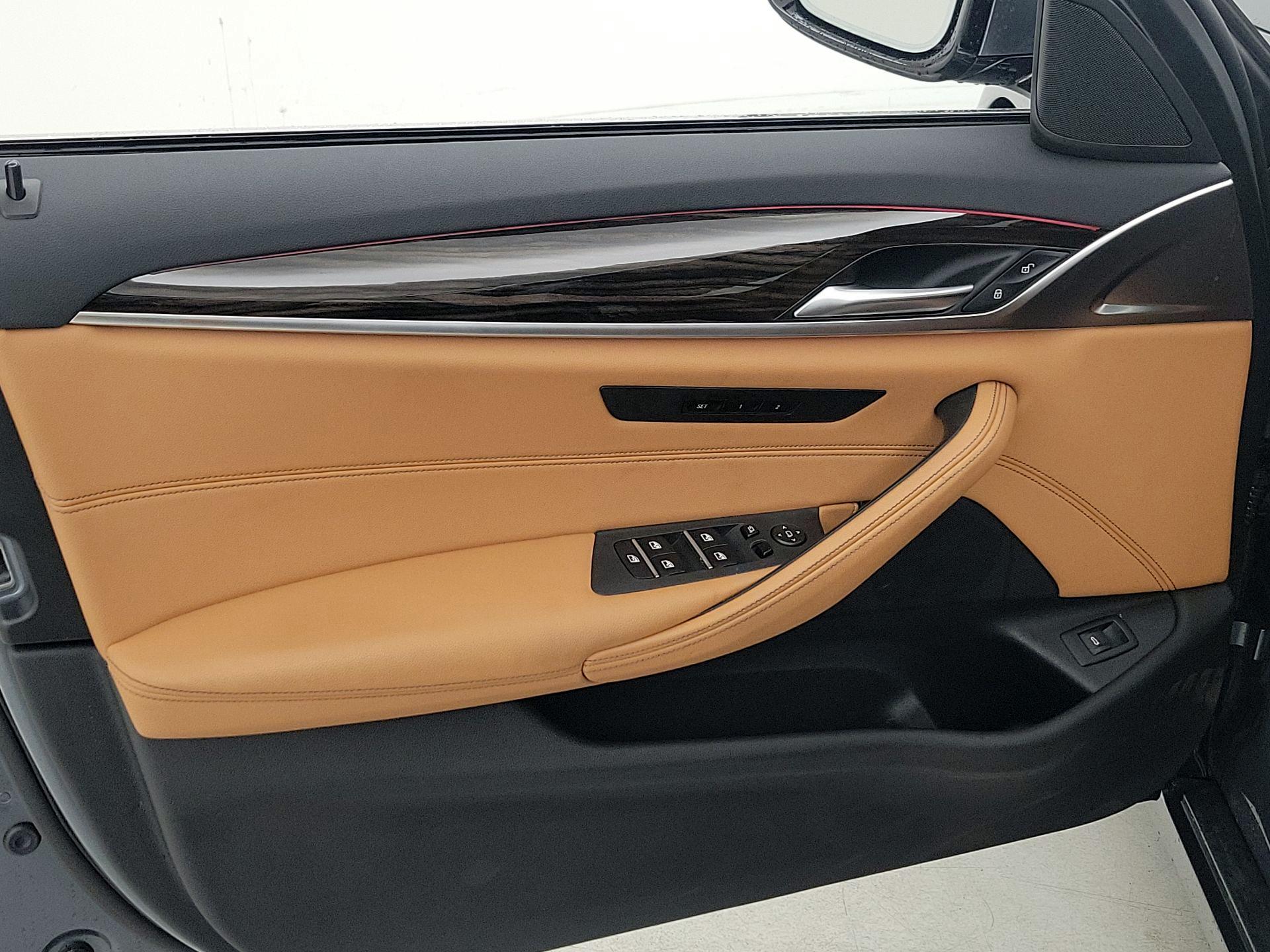 Thumbnail: 2022 BMW 5 Series - 12