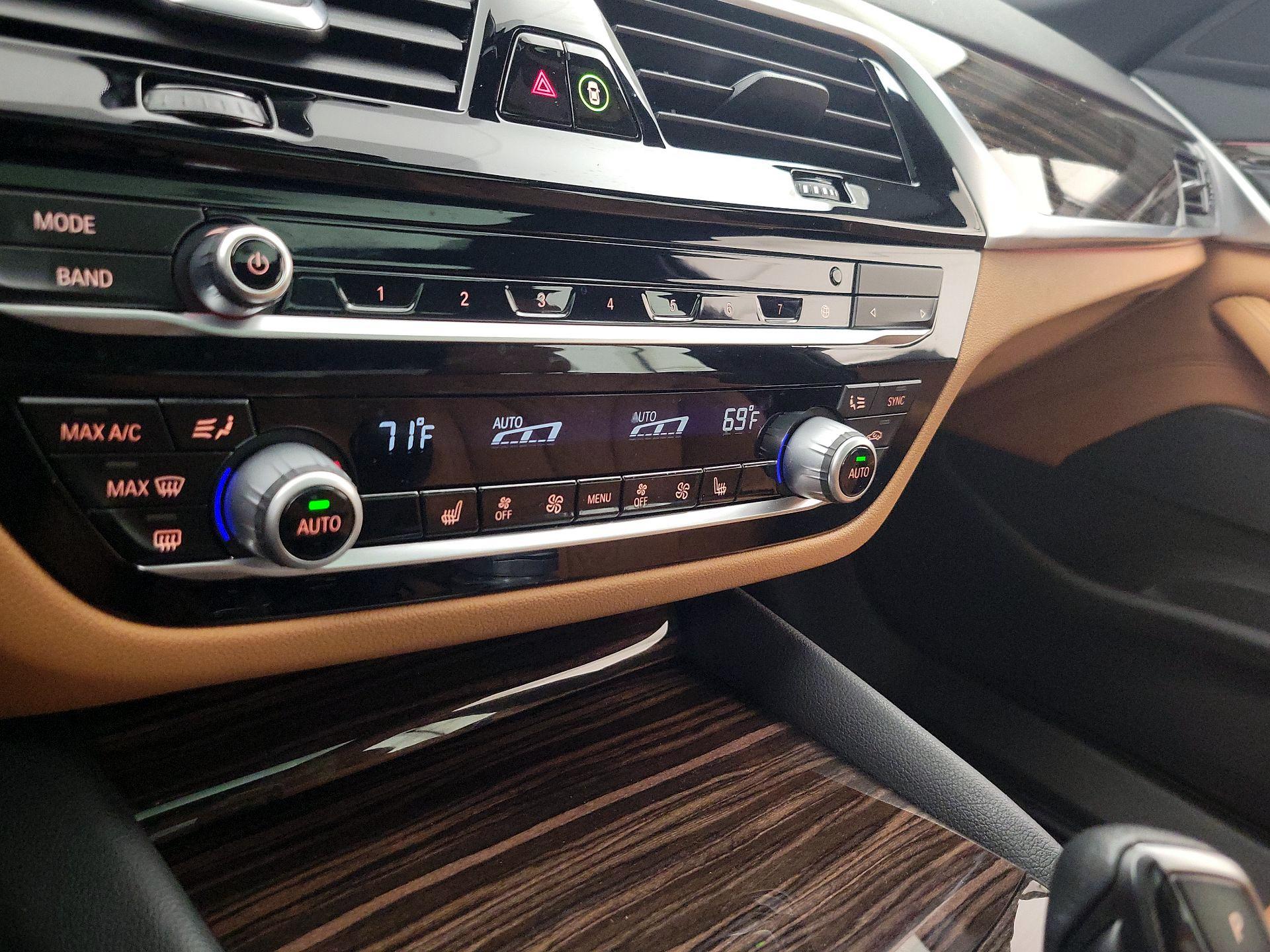 Thumbnail: 2022 BMW 5 Series - 17