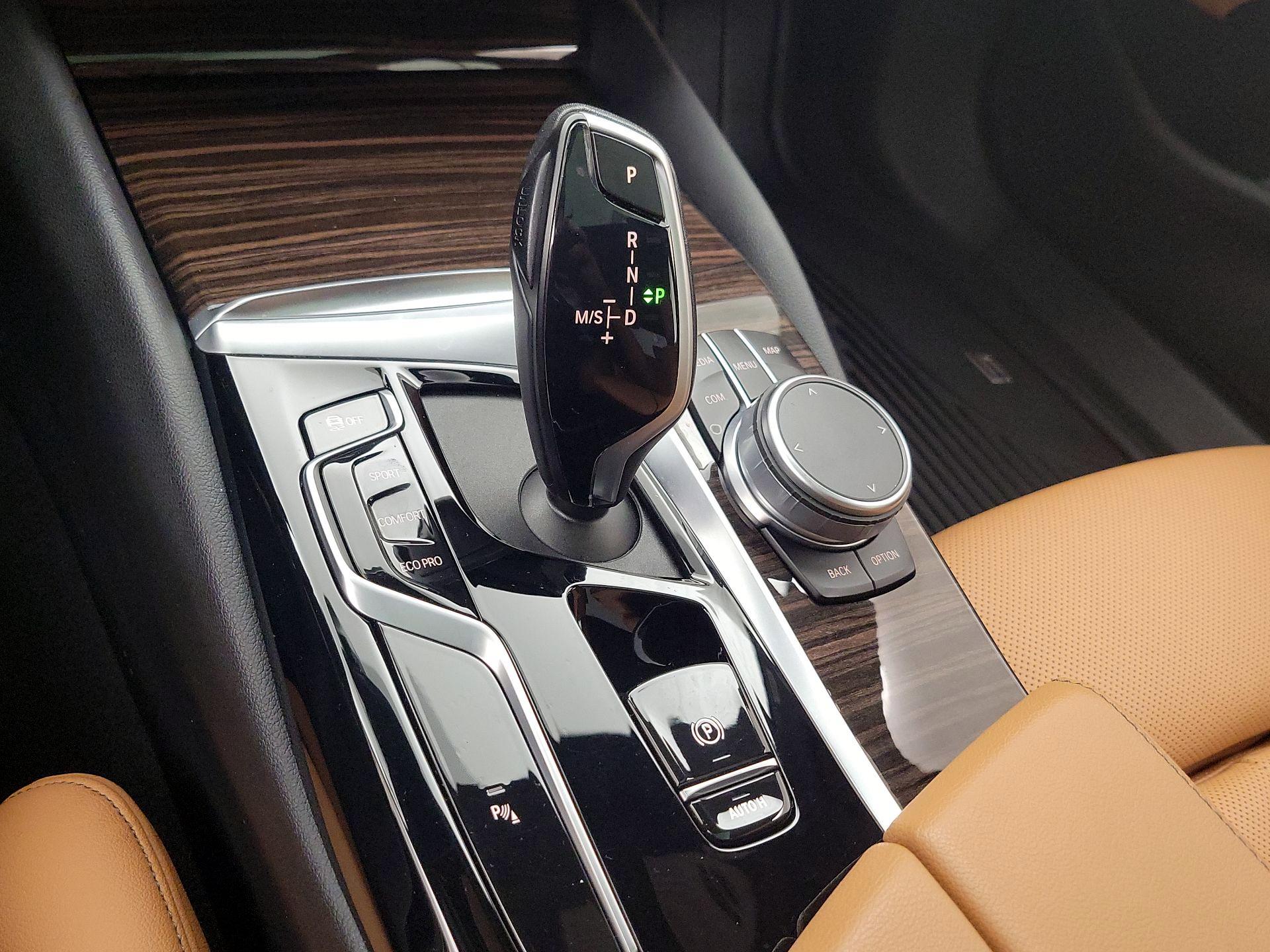 Thumbnail: 2022 BMW 5 Series - 18