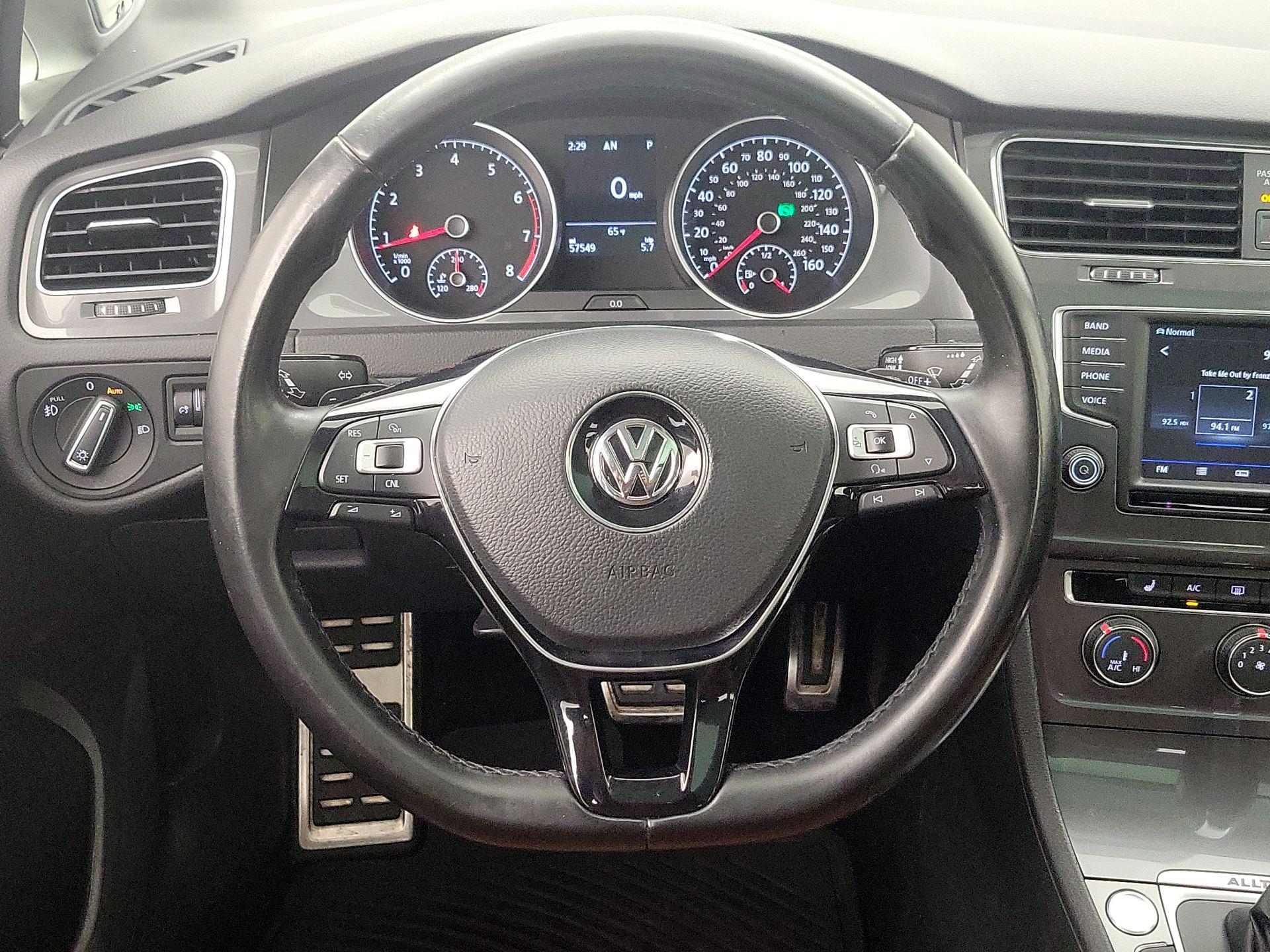 Thumbnail: 2017 Volkswagen Golf - 10