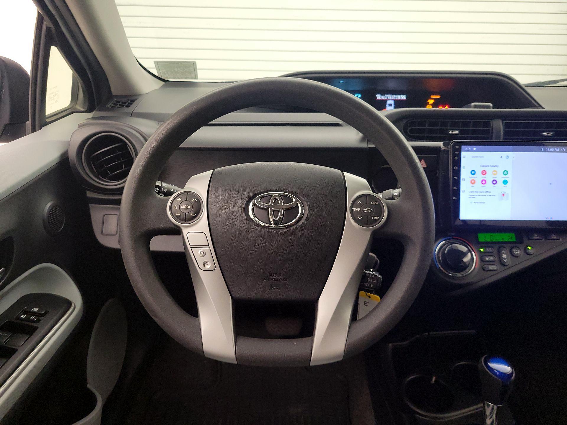 Thumbnail: 2014 Toyota Prius c - 10