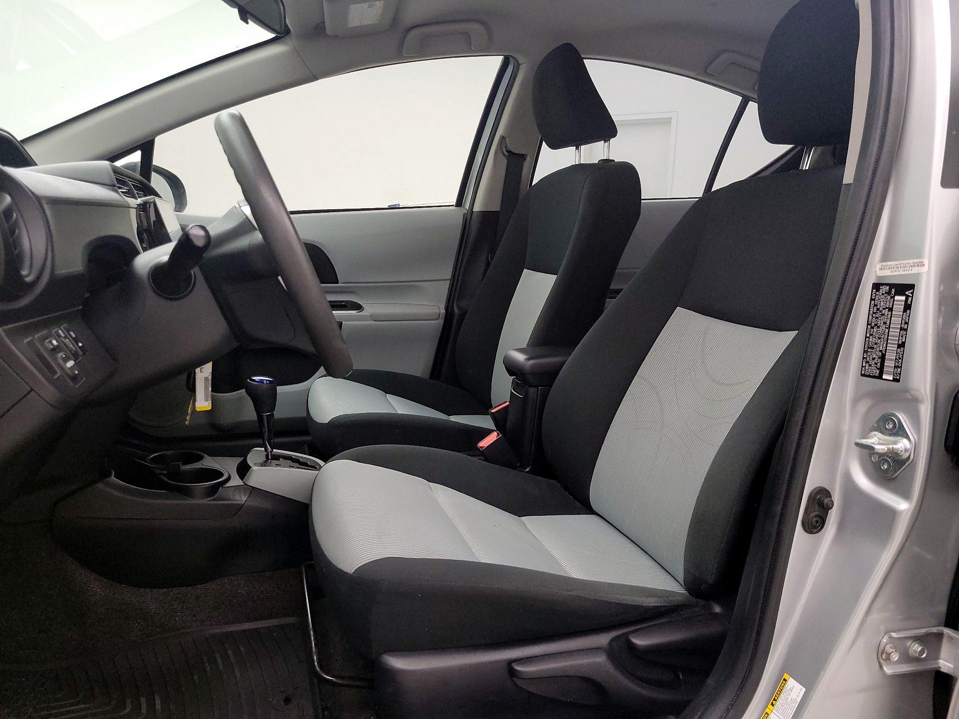 Thumbnail: 2014 Toyota Prius c - 11