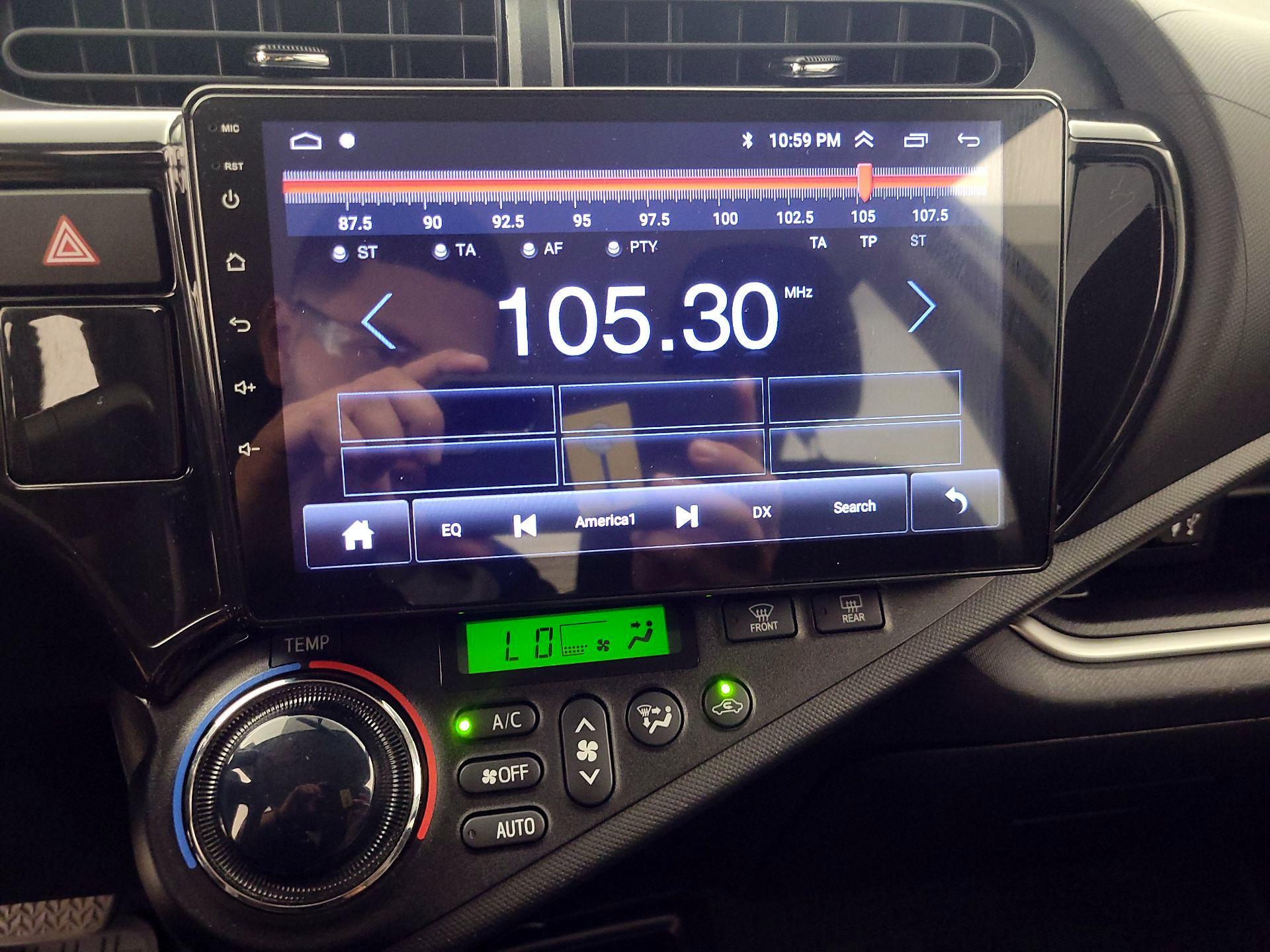 Thumbnail: 2014 Toyota Prius c - 16