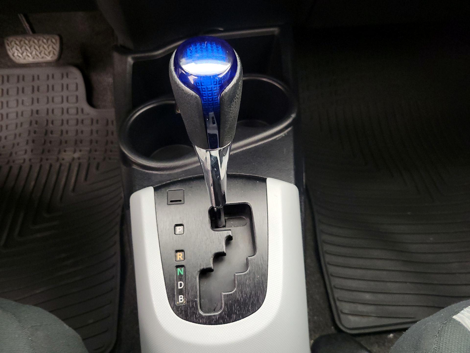 Thumbnail: 2014 Toyota Prius c - 18