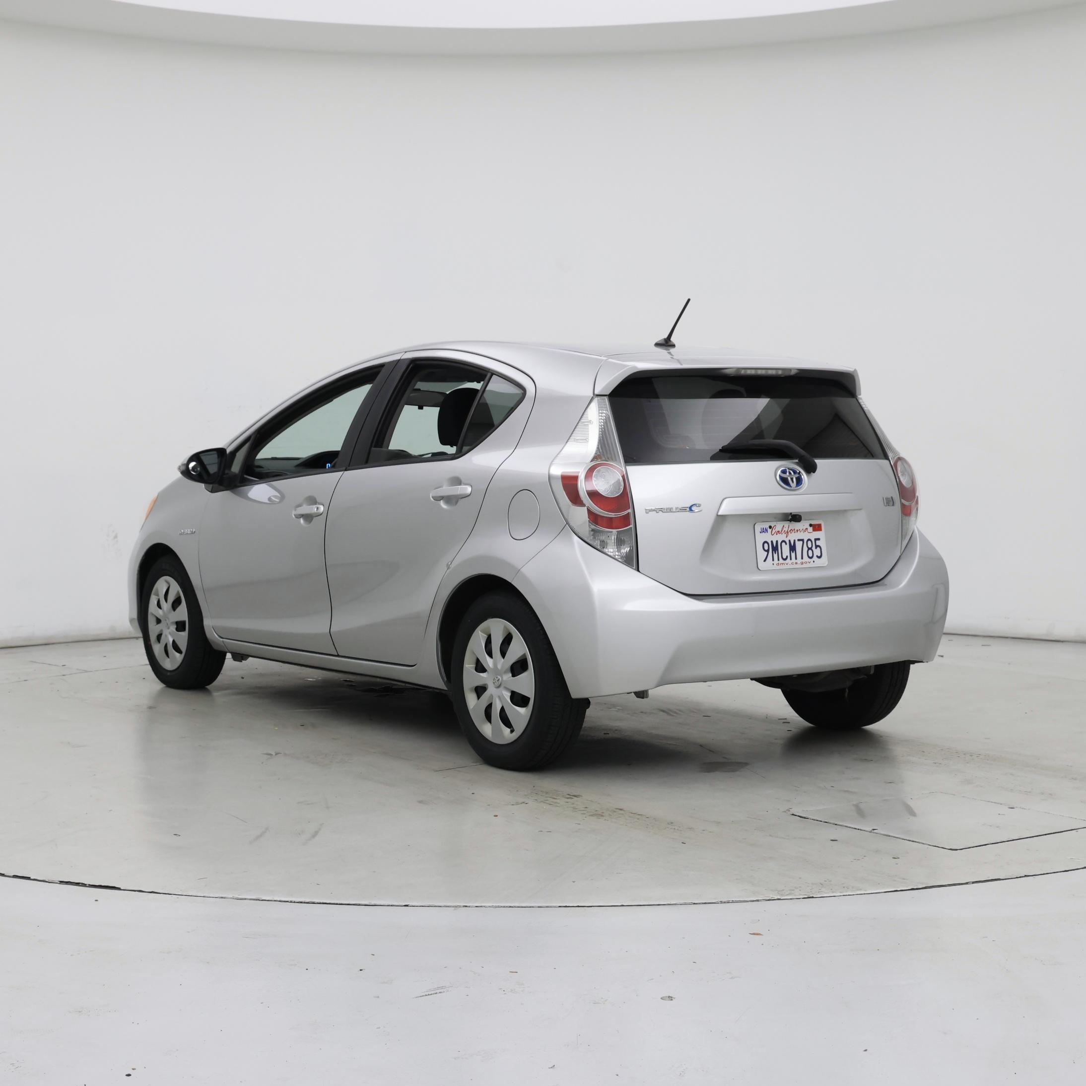Thumbnail: 2014 Toyota Prius c - 2