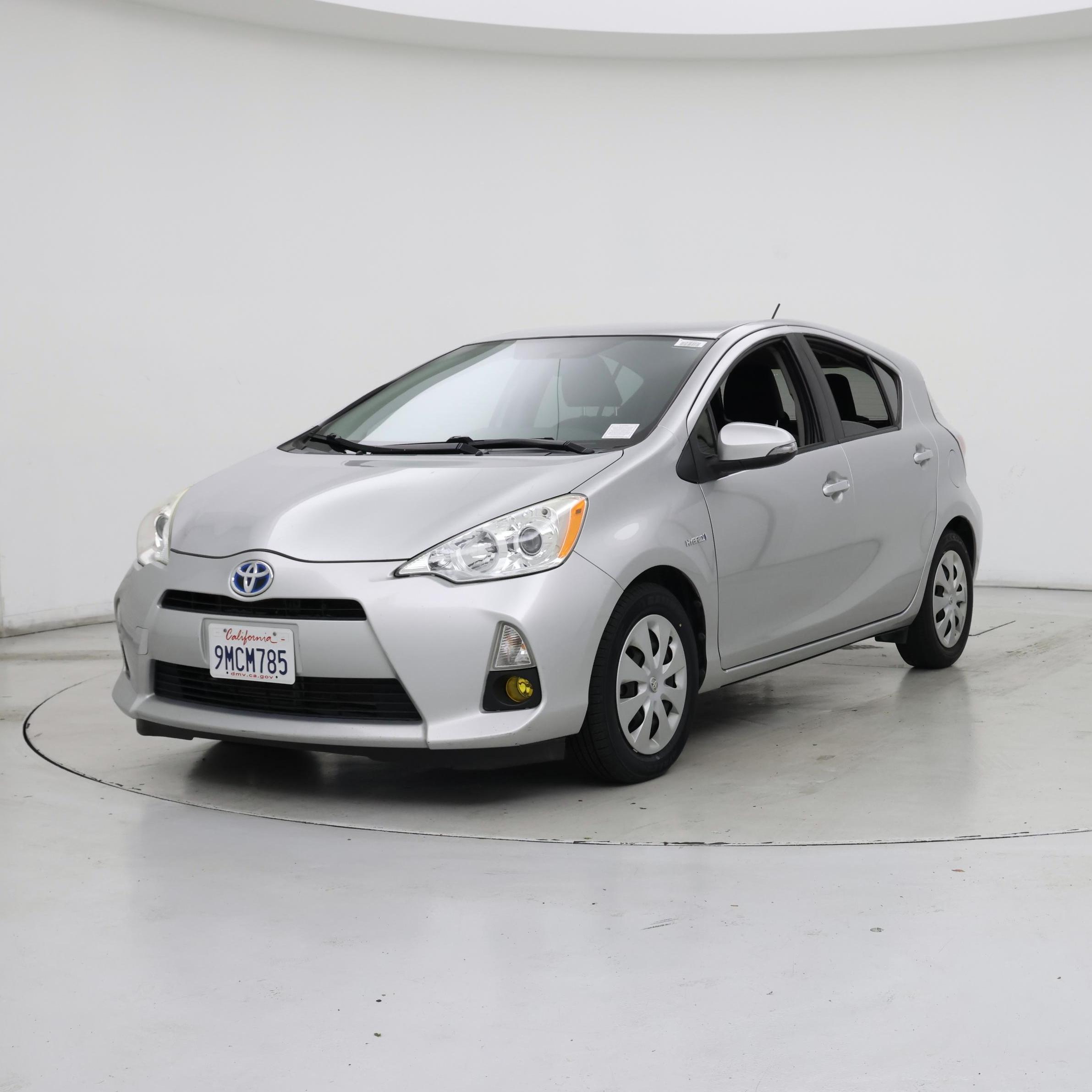 Thumbnail: 2014 Toyota Prius c - 4