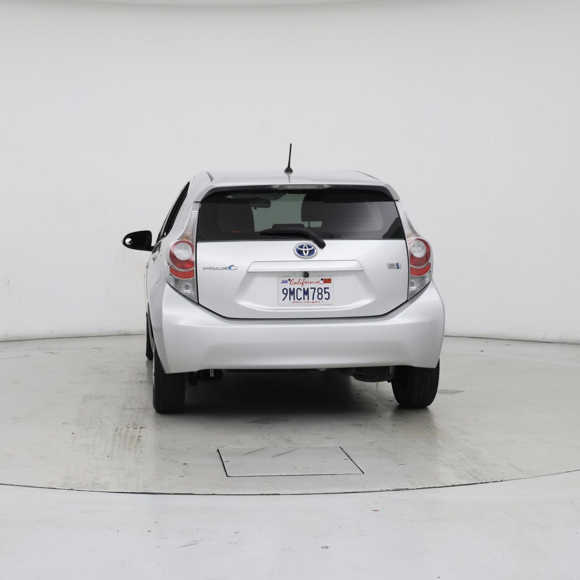 Thumbnail: 2014 Toyota Prius c - 6