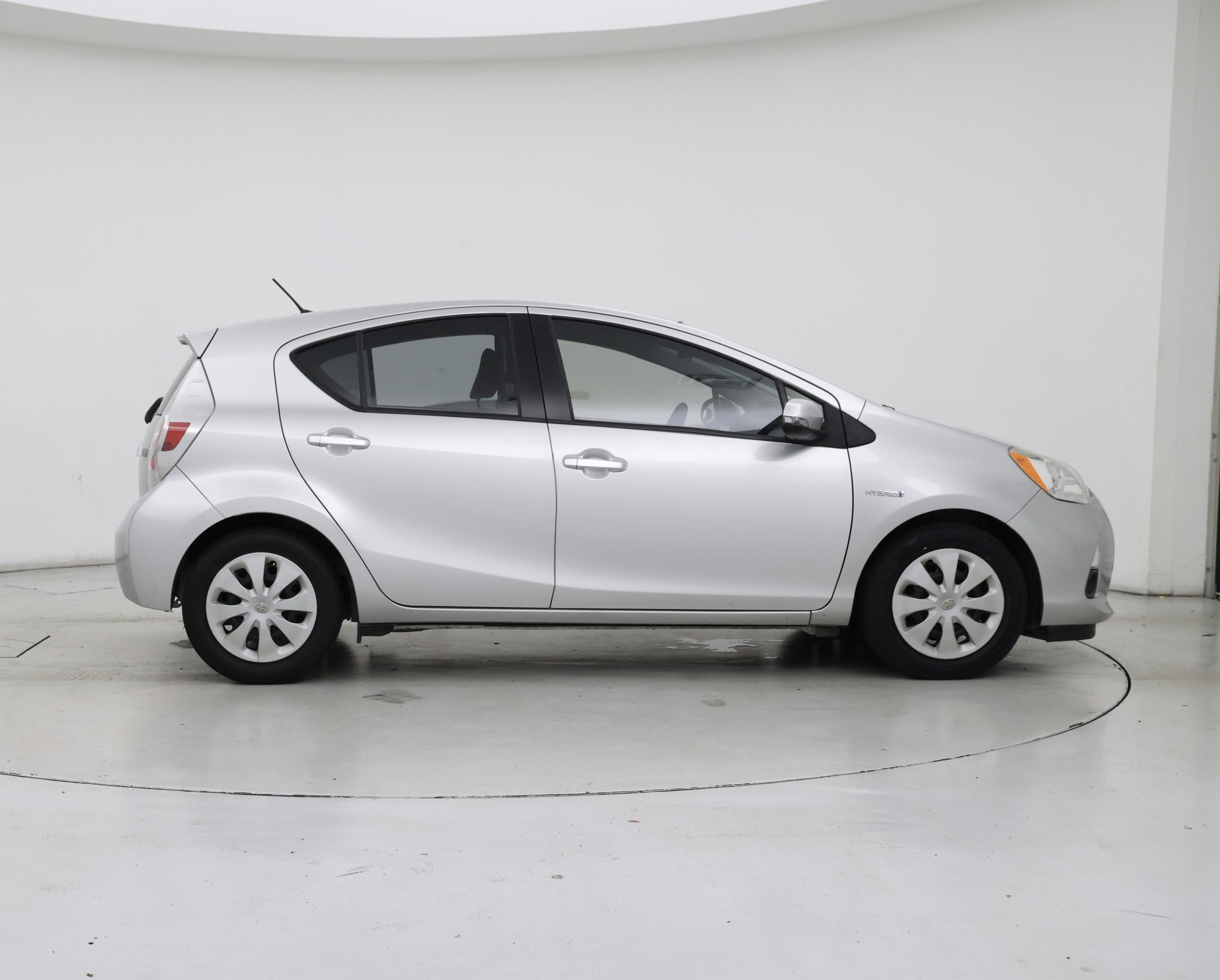 Thumbnail: 2014 Toyota Prius c - 7