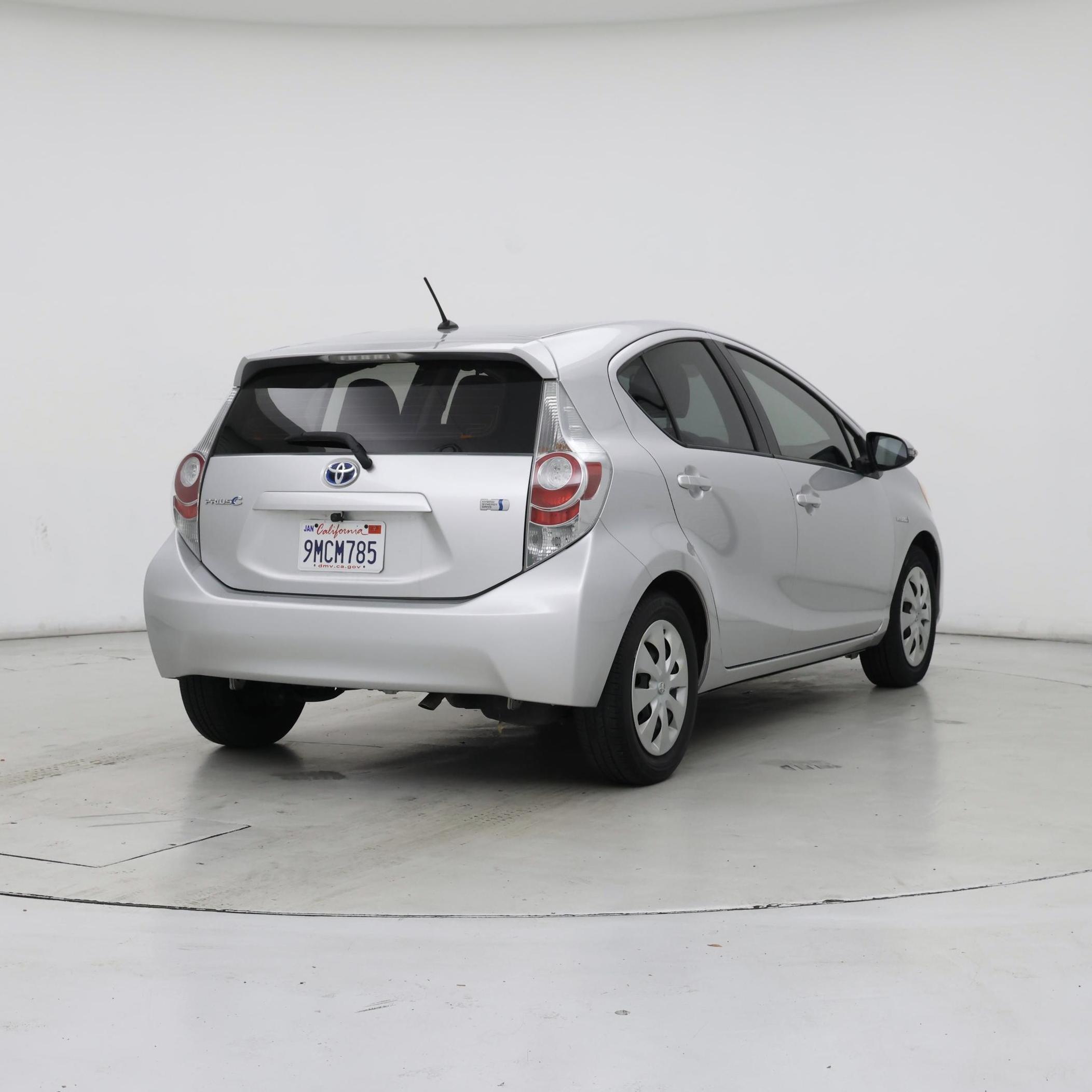 Thumbnail: 2014 Toyota Prius c - 8