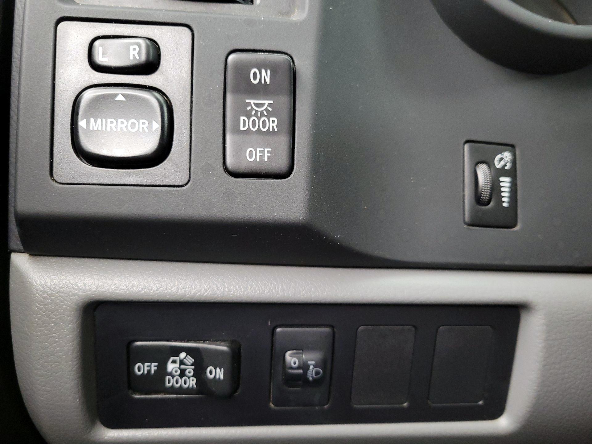 Thumbnail: 2013 Toyota Tundra - 13