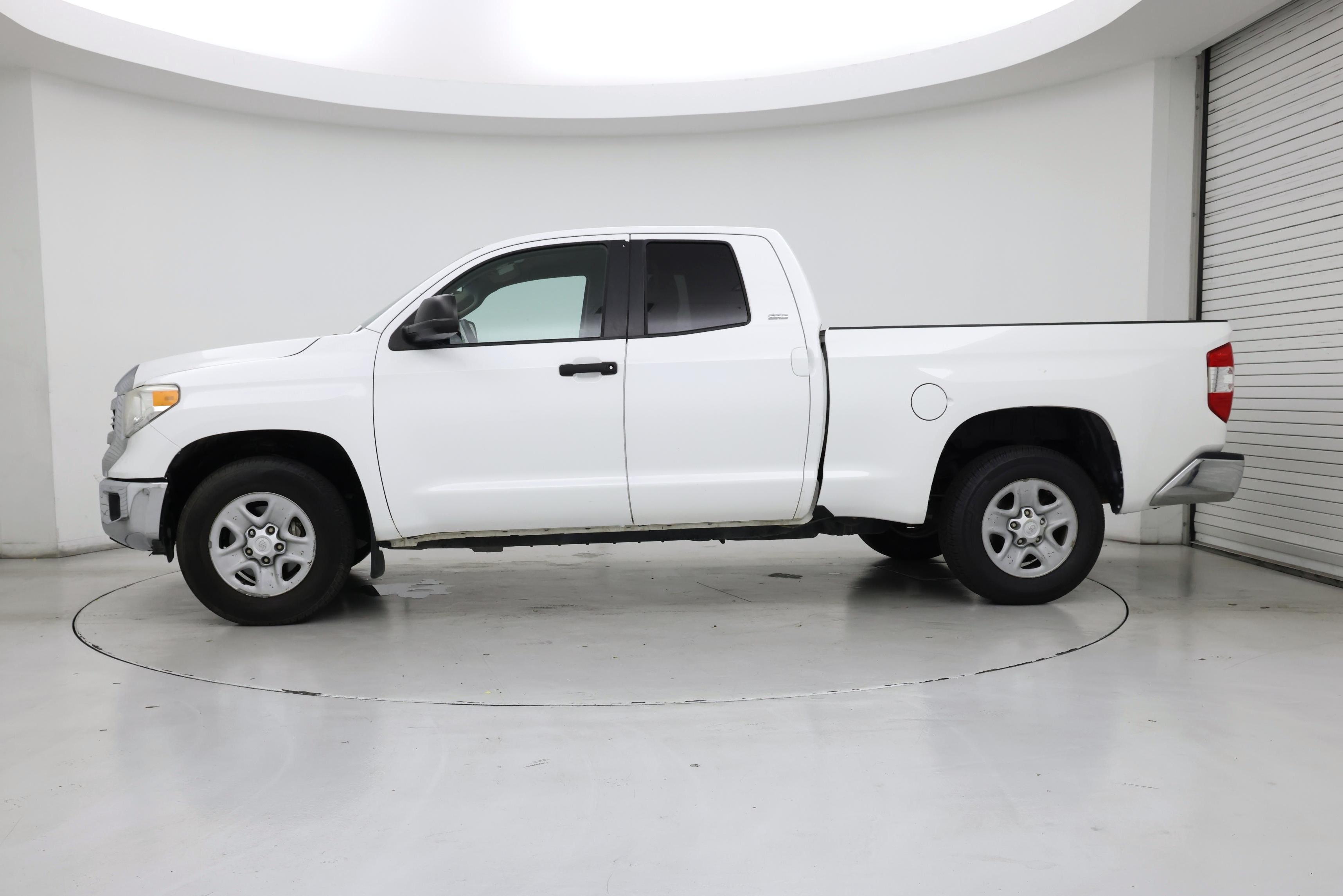 Thumbnail: 2017 Toyota Tundra - 3