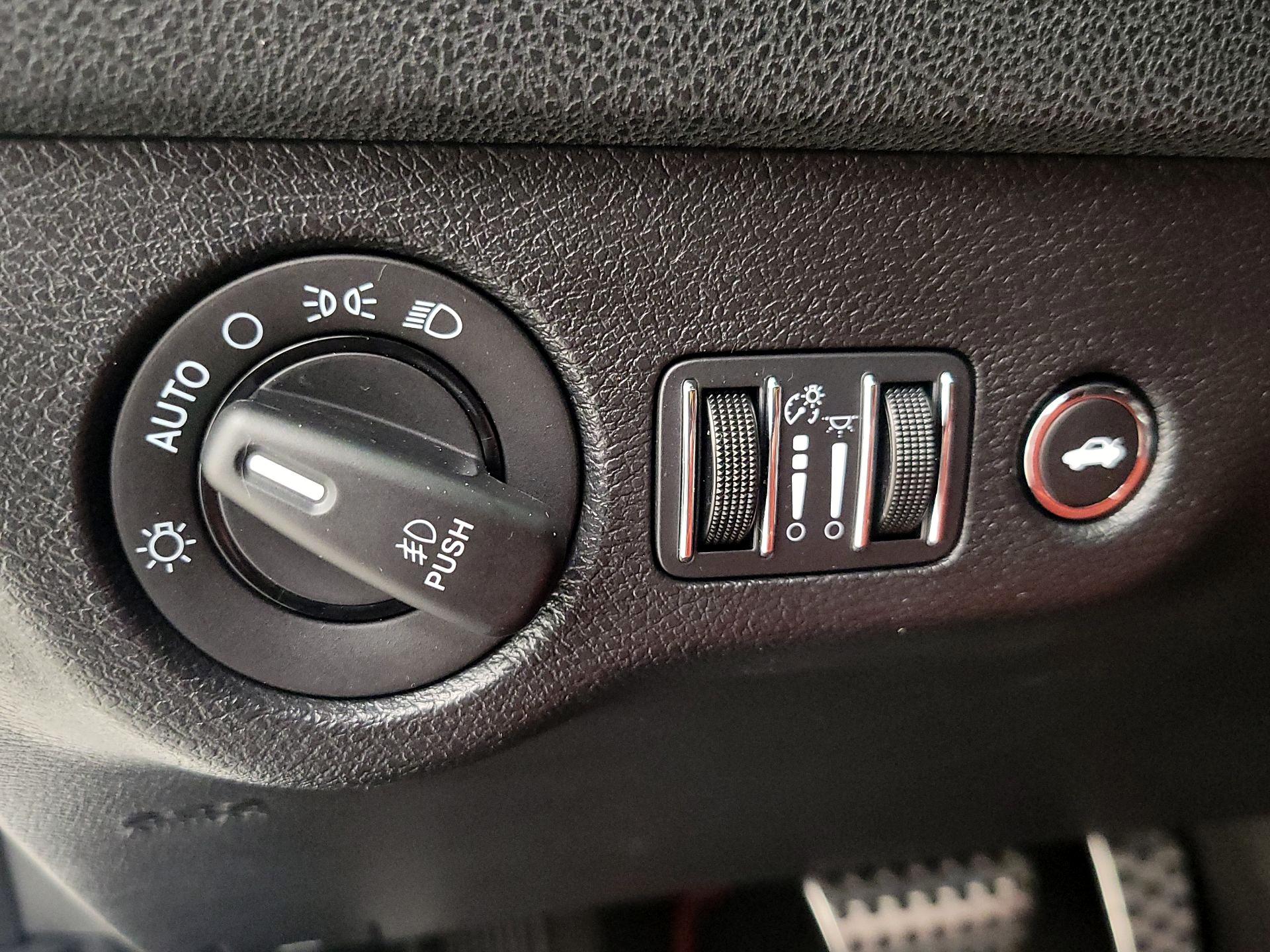 Thumbnail: 2016 Dodge Charger - 13