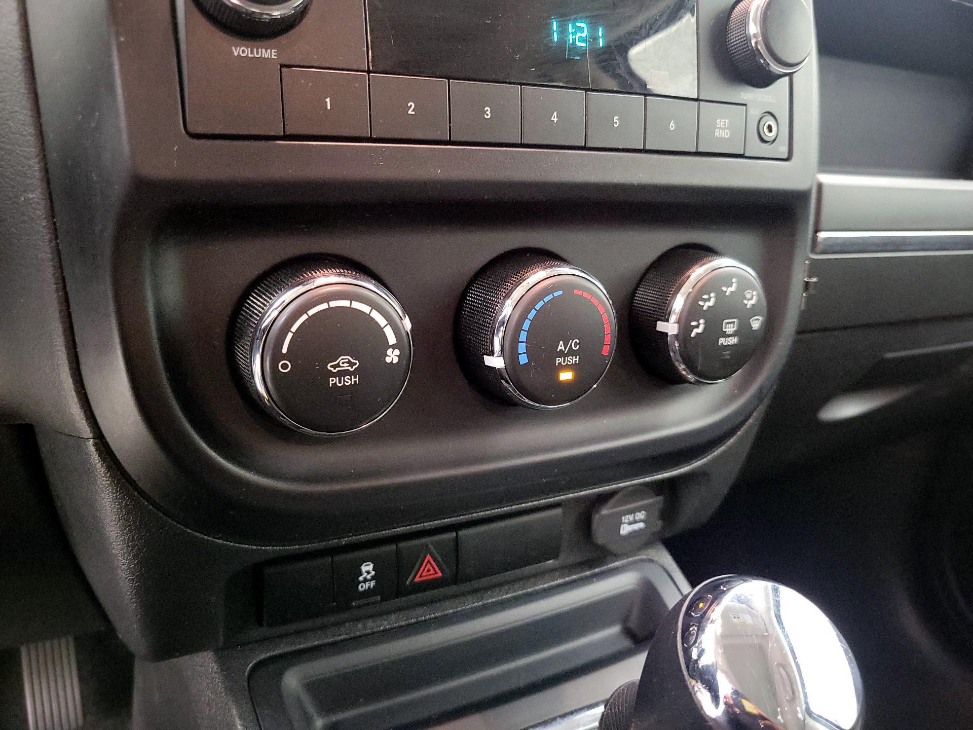 Thumbnail: 2014 Jeep Patriot - 14