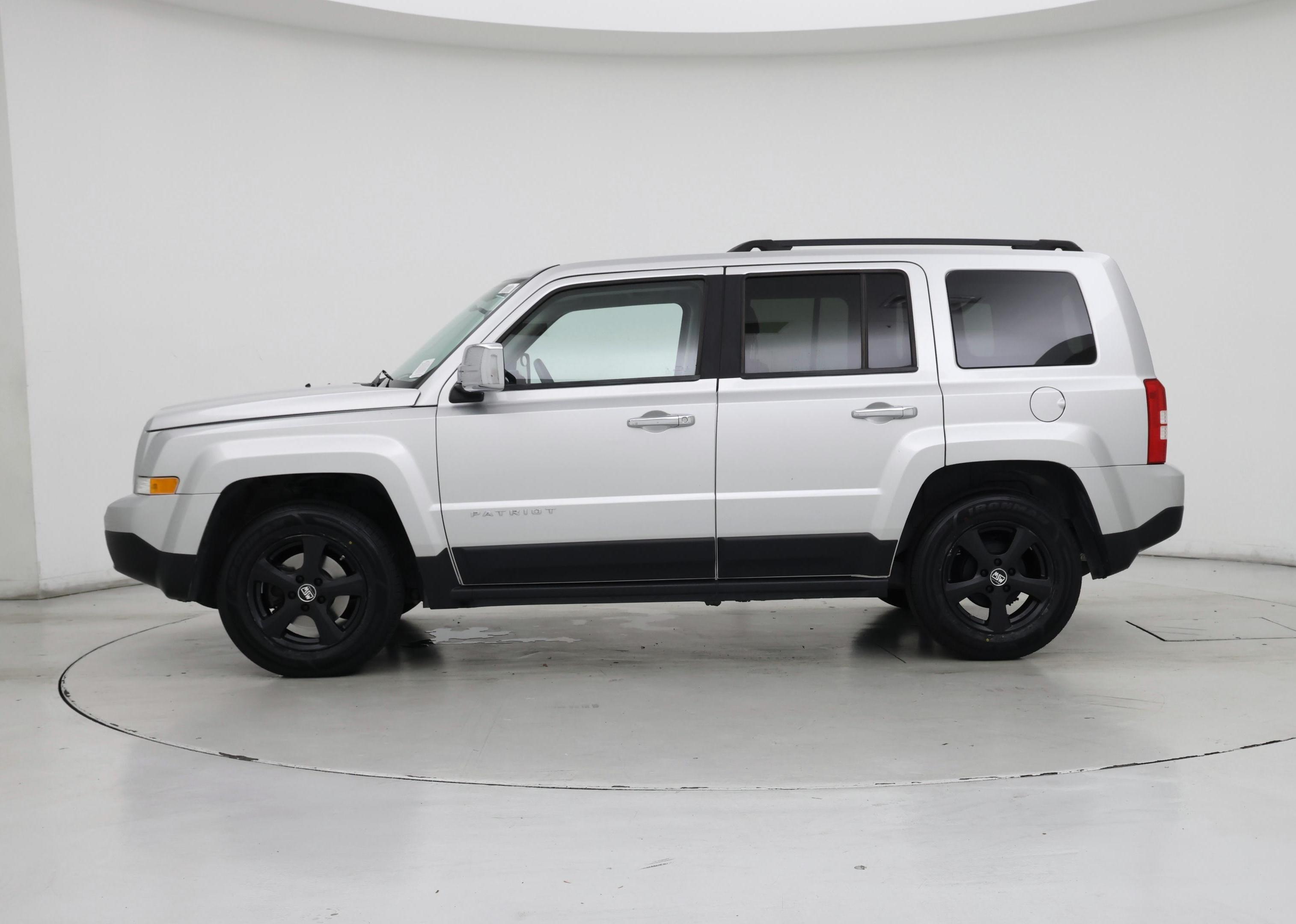 Thumbnail: 2014 Jeep Patriot - 3
