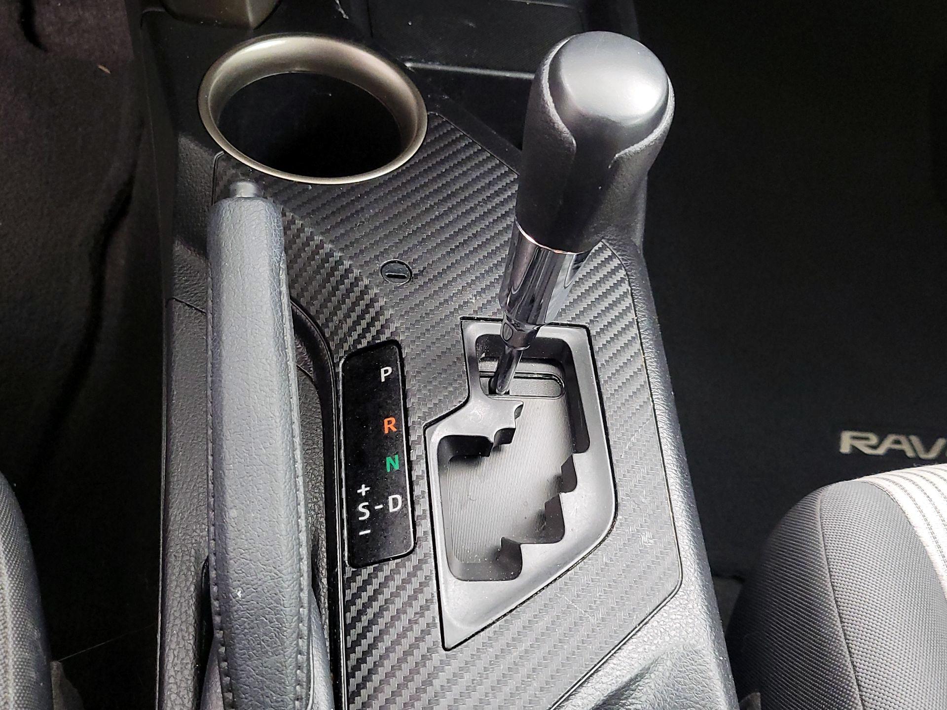 Thumbnail: 2015 Toyota RAV4 - 17