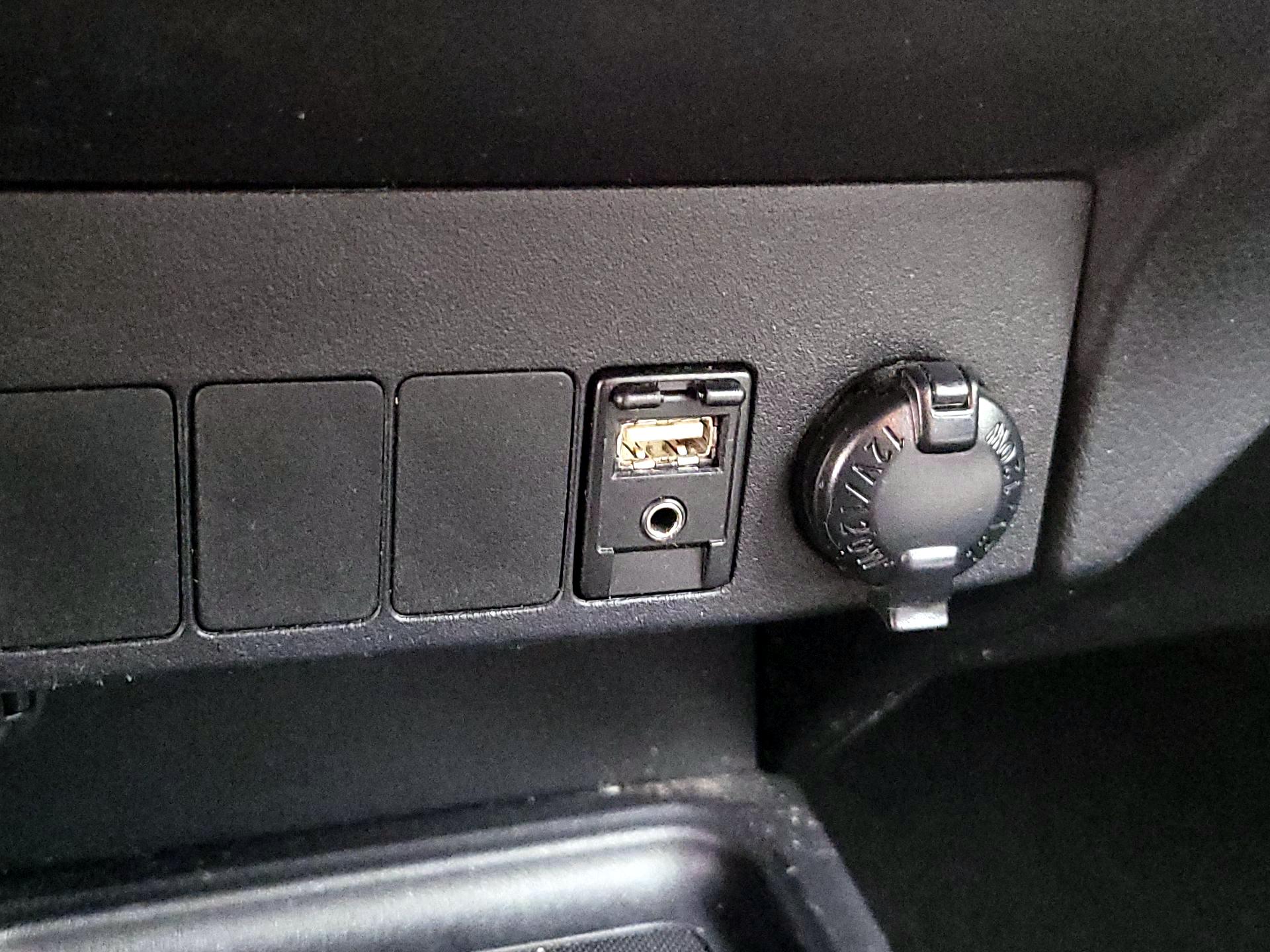 Thumbnail: 2015 Toyota RAV4 - 18