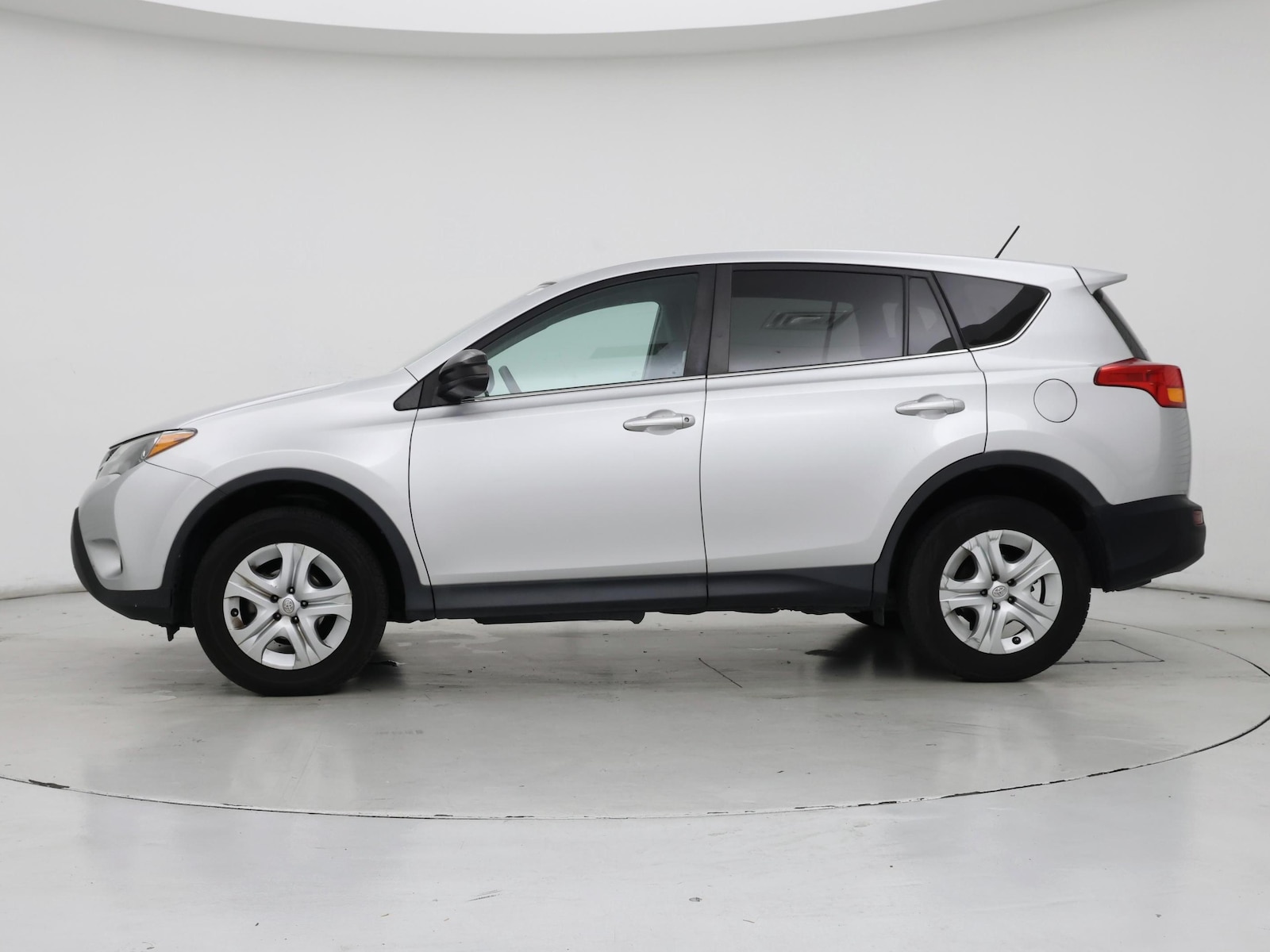 Image 4 of 2015 Toyota RAV4 LE