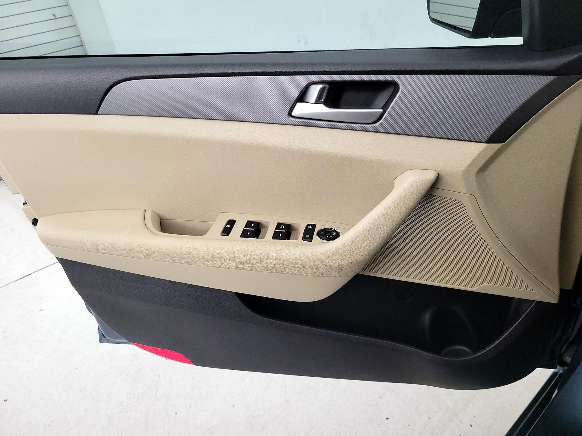 Thumbnail: 2016 Hyundai Sonata - 12