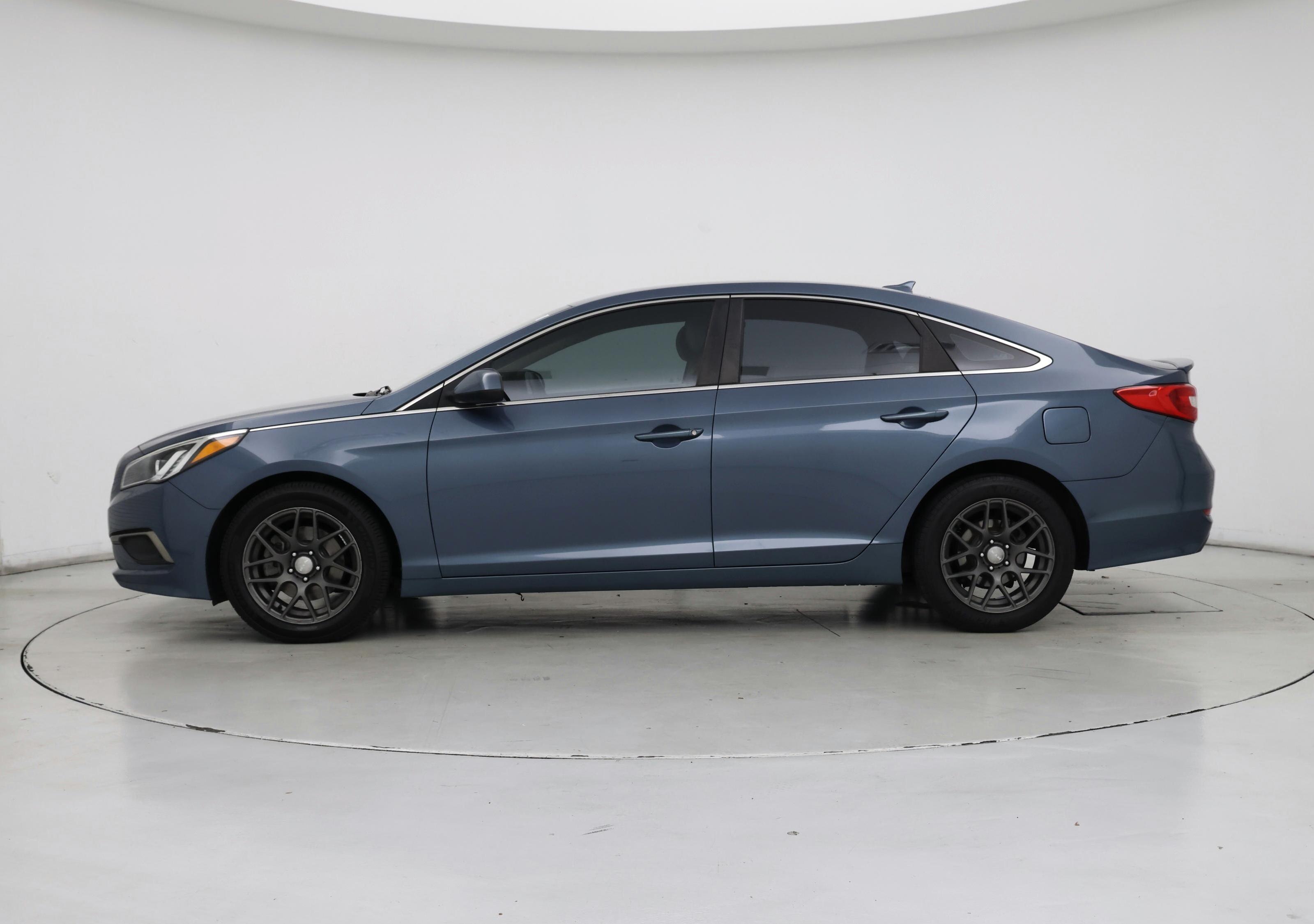 Thumbnail: 2016 Hyundai Sonata - 3
