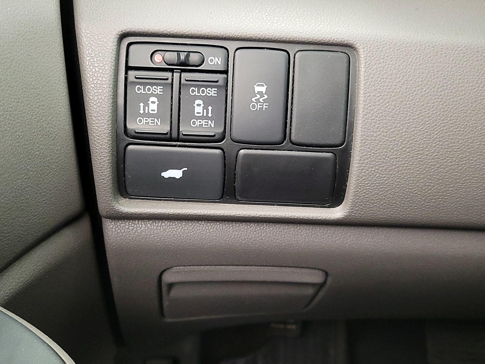 Thumbnail: 2013 Honda Odyssey - 13