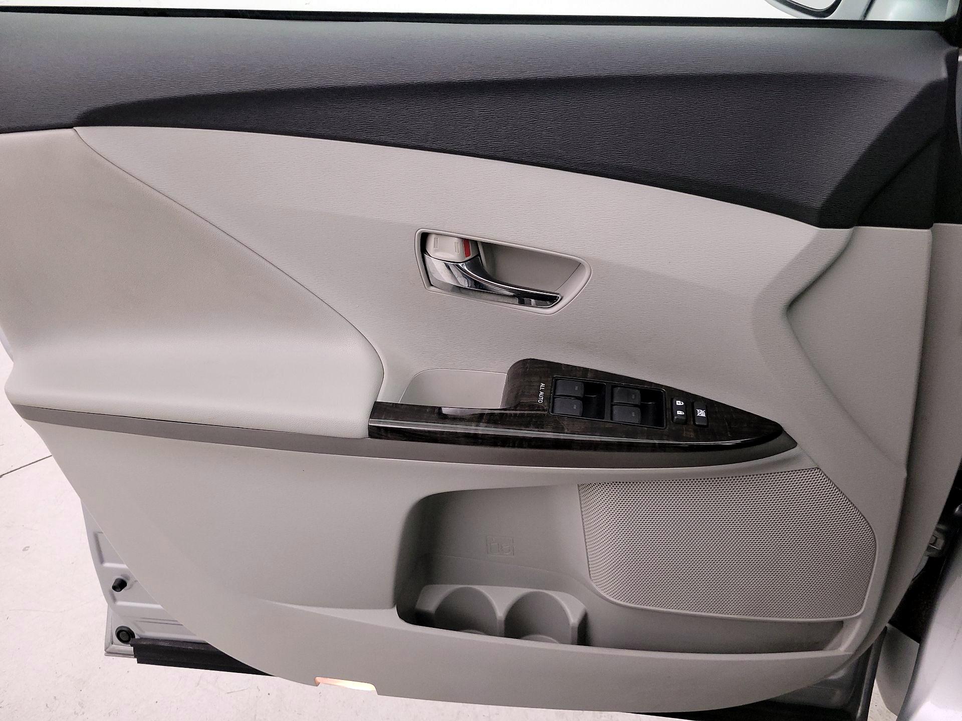 Thumbnail: 2015 Toyota Venza - 12