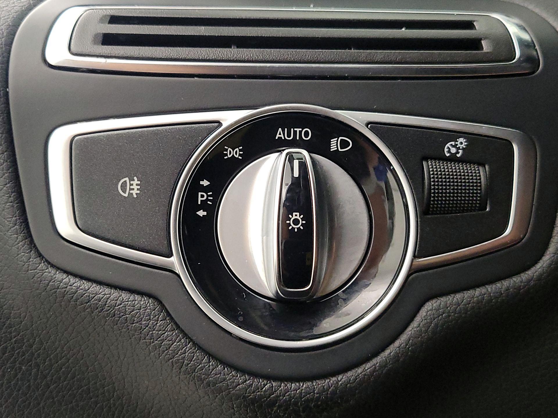 Thumbnail: 2016 Mercedes-Benz C-Class - 13