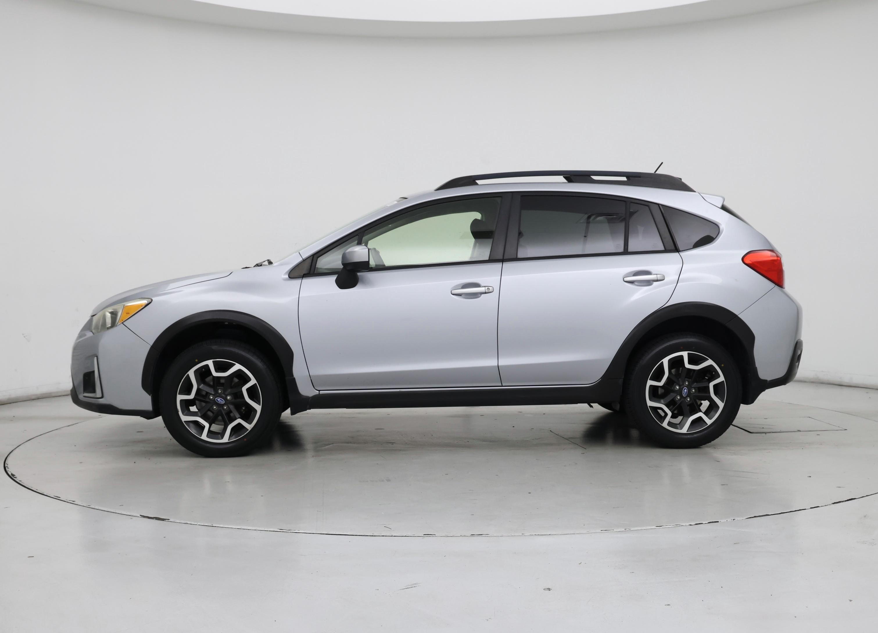Thumbnail: 2017 Subaru Crosstrek - 3